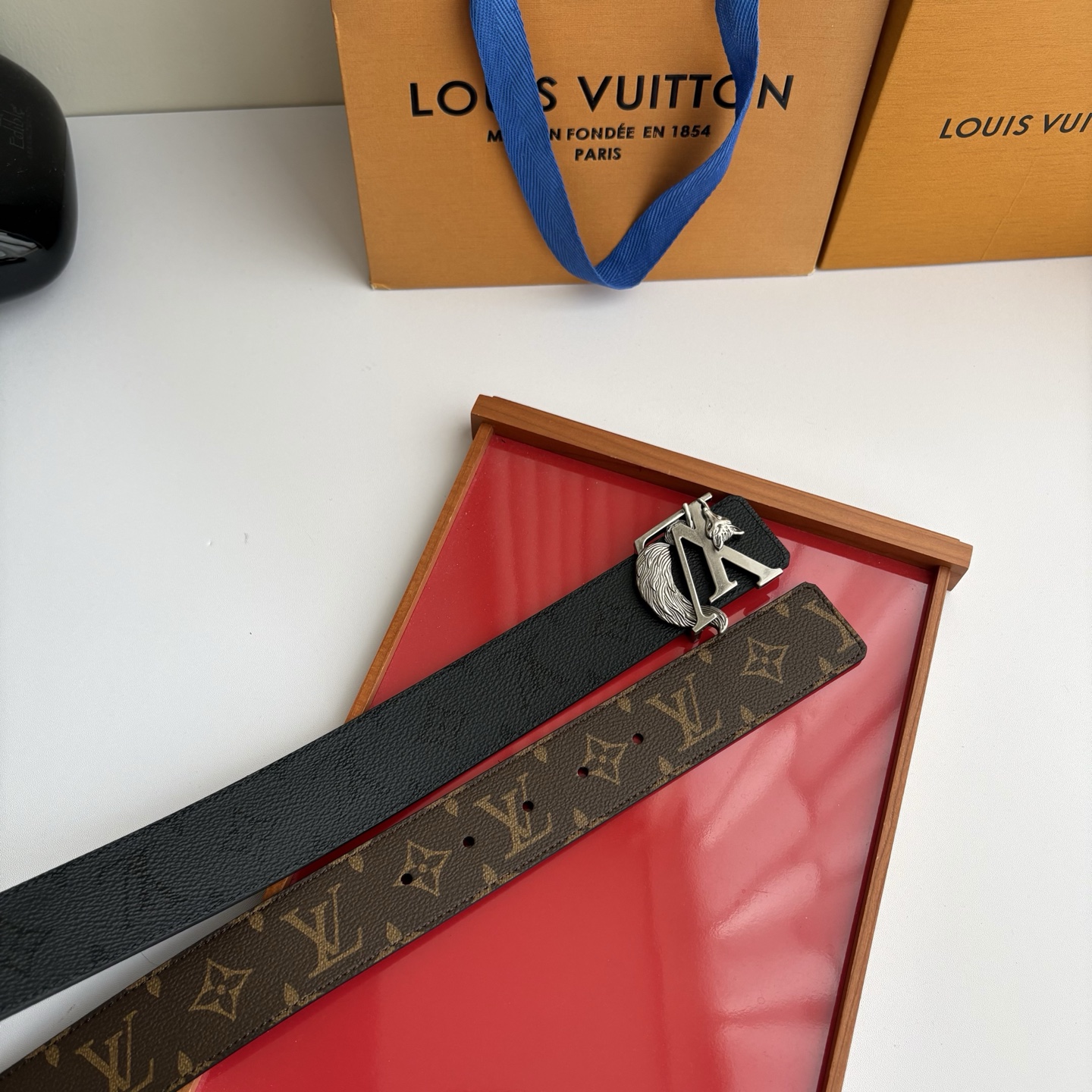 Lv字母黑灰色印花搭配老花印花，搭配精品挂扣，双面可用，精致百搭，时尚大方，宽4.0cm
