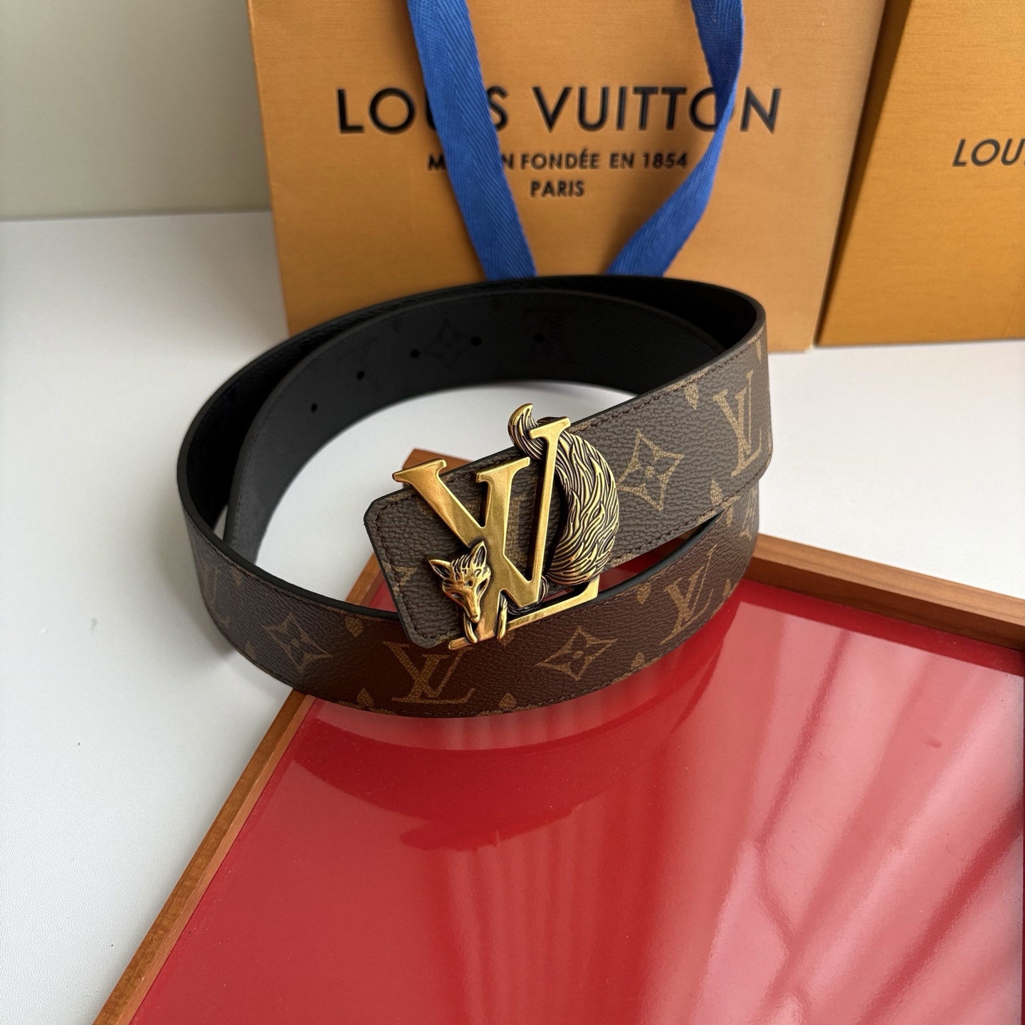 Lv字母黑灰色印花搭配老花印花，搭配精品挂扣，双面可用，精致百搭，时尚大方，宽4.0cm