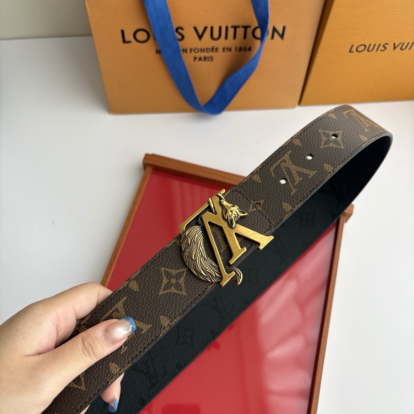 Lv字母黑灰色印花搭配老花印花，搭配精品挂扣，双面可用，精致百搭，时尚大方，宽4.0cm