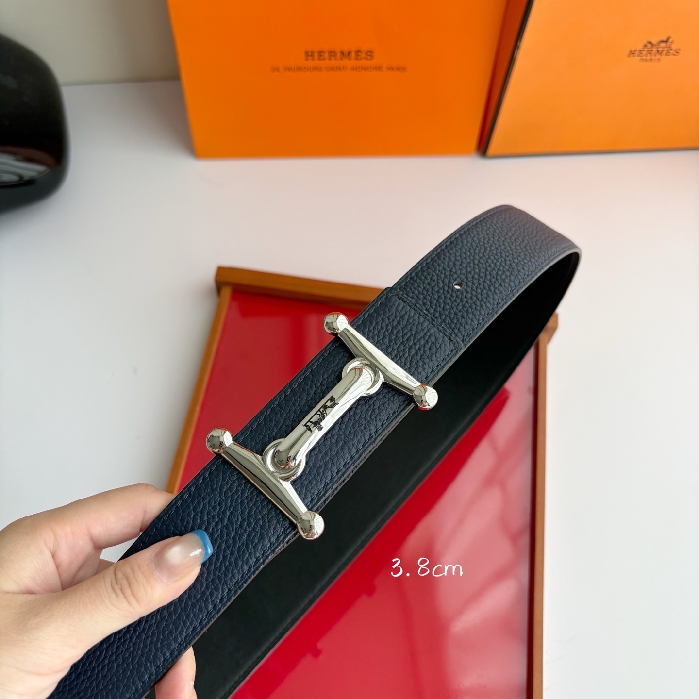 【爱马仕】Hermes 原单爱马仕，宽3.8cm进口原版皮带身，双面可用，精品电镀五金 ！