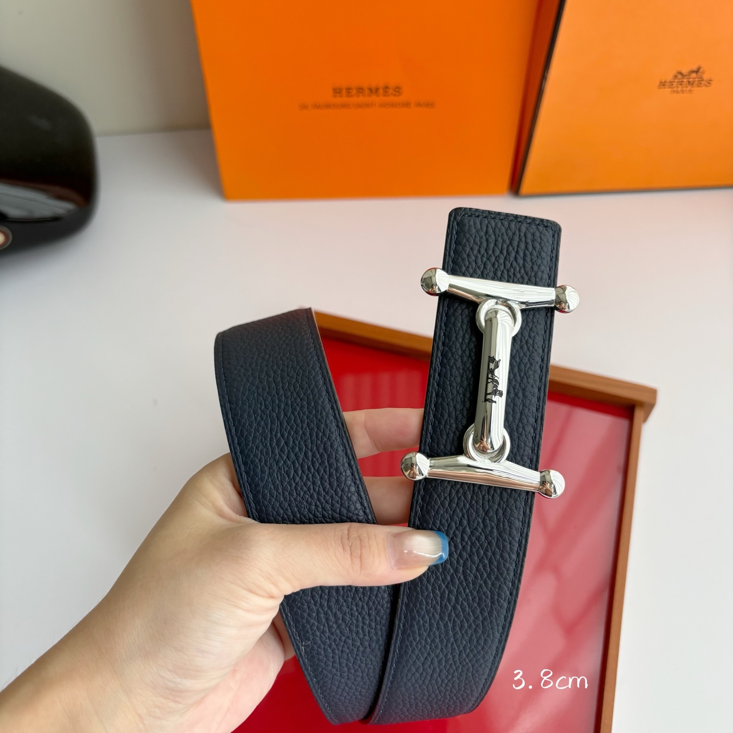 【爱马仕】Hermes 原单爱马仕，宽3.8cm进口原版皮带身，双面可用，精品电镀五金 ！