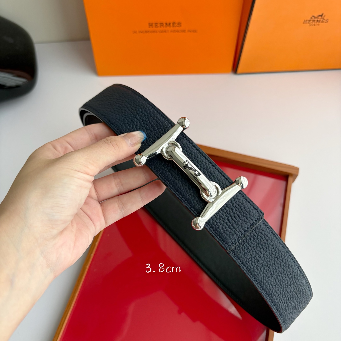 【爱马仕】Hermes 原单爱马仕，宽3.8cm进口原版皮带身，双面可用，精品电镀五金 ！