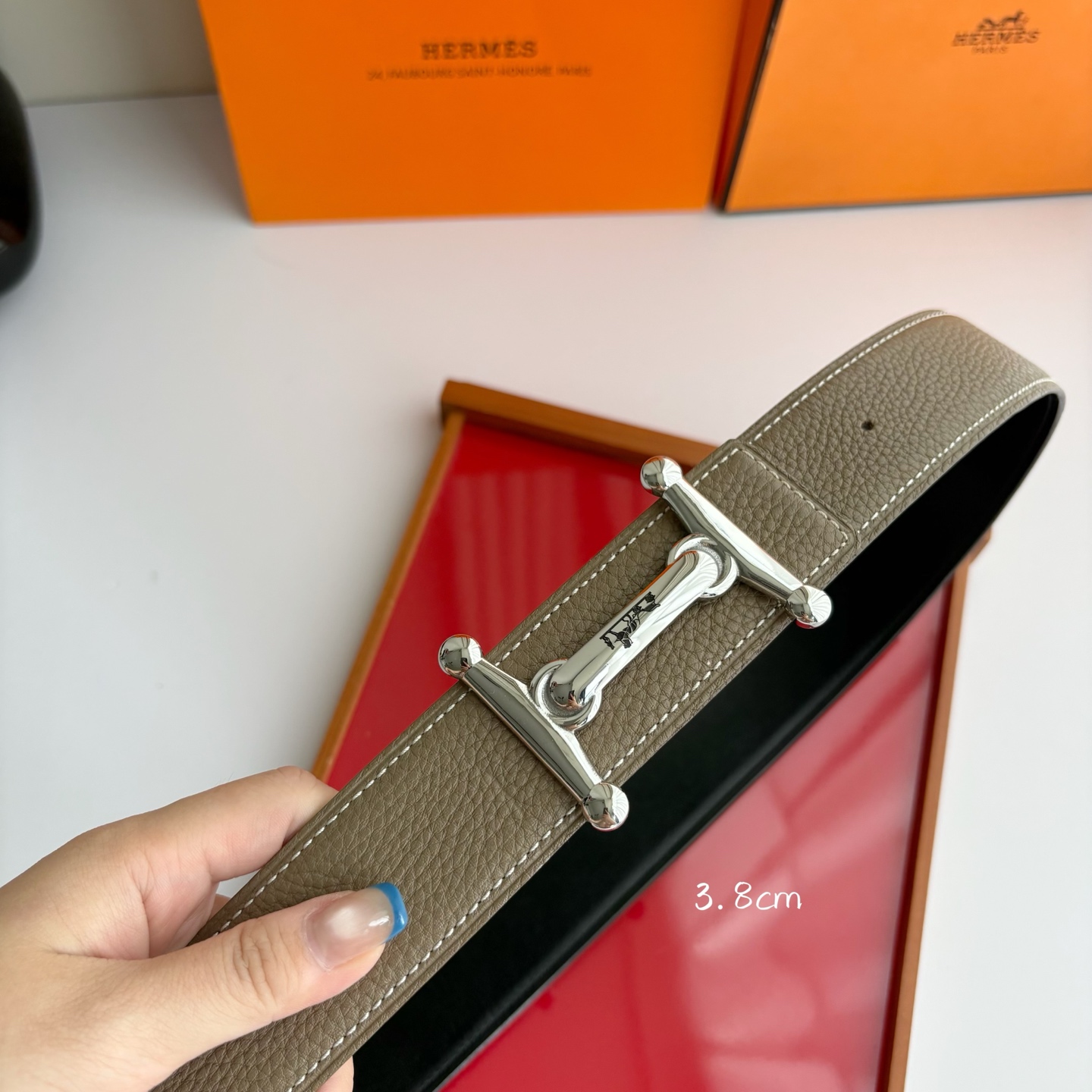 【爱马仕】Hermes 原单爱马仕，宽3.8cm进口原版皮带身，双面可用，精品电镀五金 ！