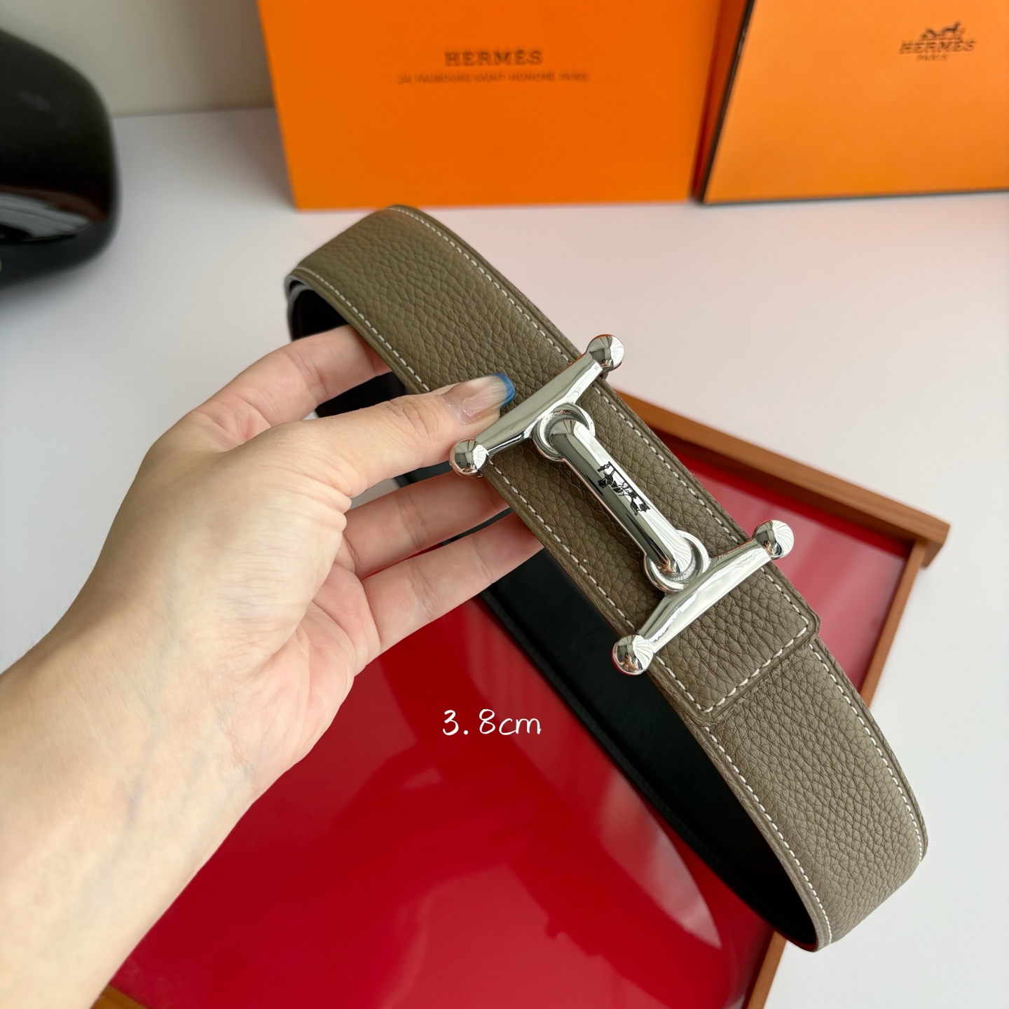 【爱马仕】Hermes 原单爱马仕，宽3.8cm进口原版皮带身，双面可用，精品电镀五金 ！