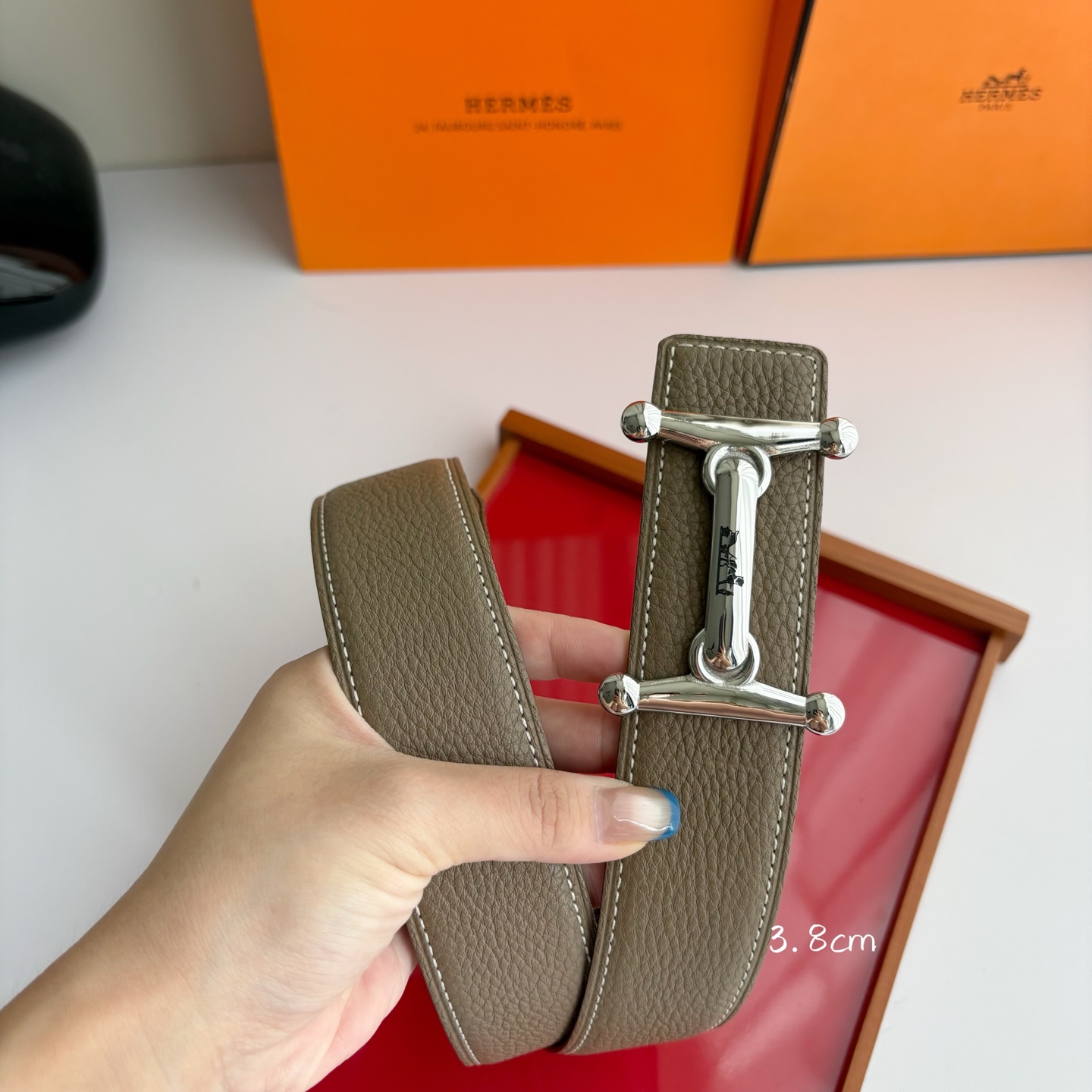 【爱马仕】Hermes 原单爱马仕，宽3.8cm进口原版皮带身，双面可用，精品电镀五金 ！