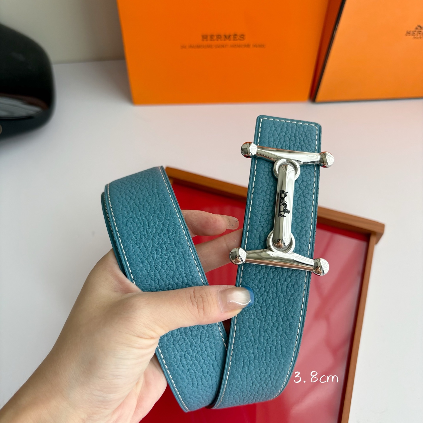 【爱马仕】Hermes 原单爱马仕，宽3.8cm进口原版皮带身，双面可用，精品电镀五金 ！