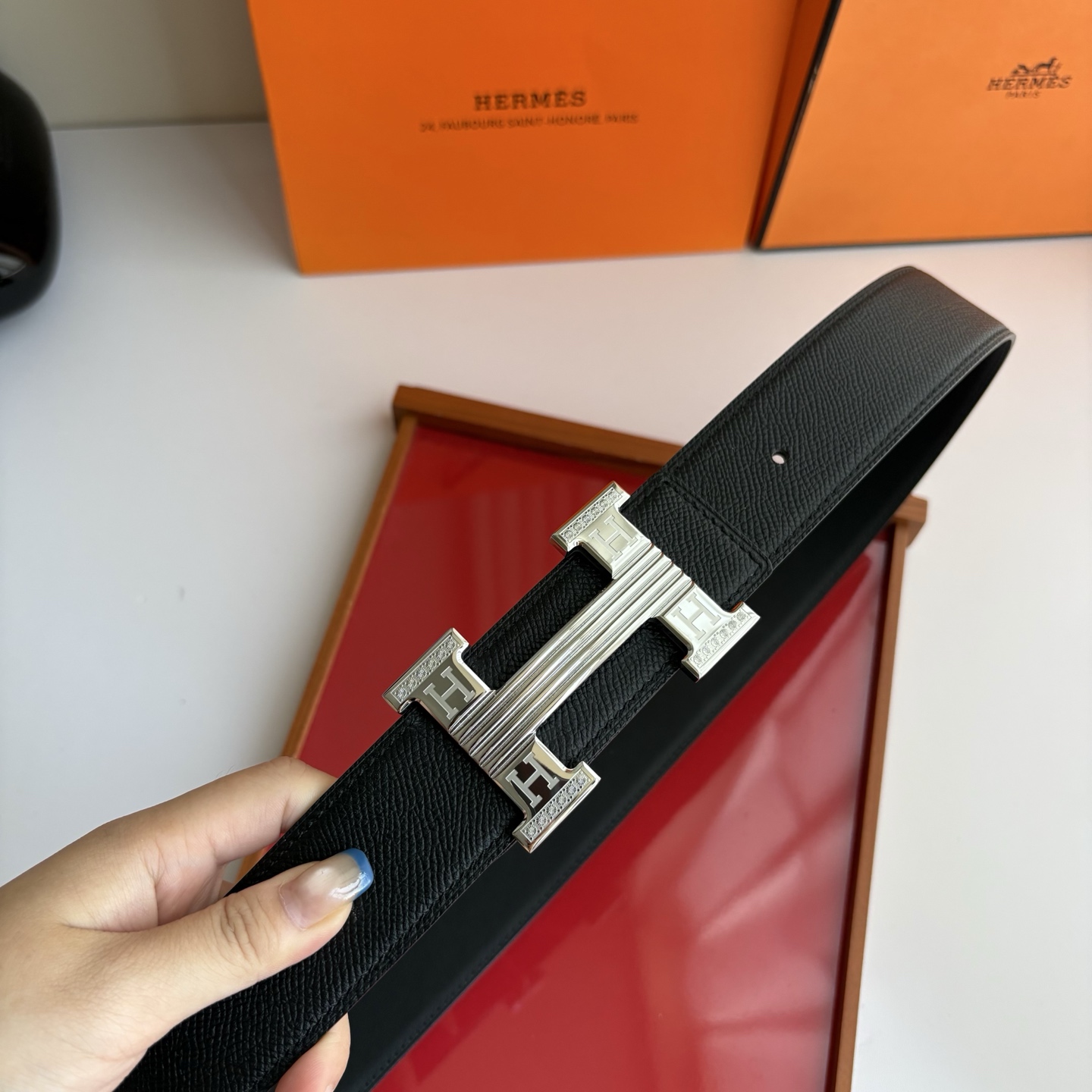 【爱马仕】Hermes 原单爱马仕，宽3.8cm进口原版皮带身，双面可用，精品电镀五金 ！