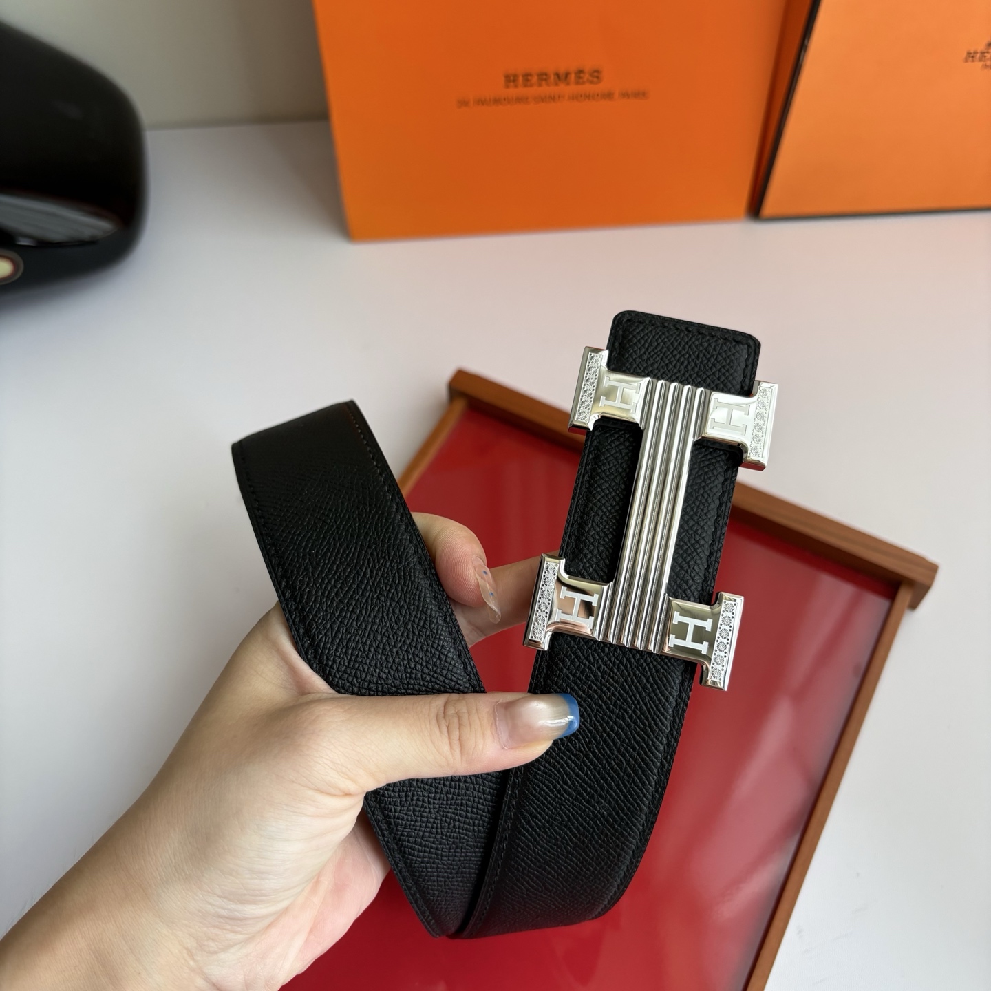 【爱马仕】Hermes 原单爱马仕，宽3.8cm进口原版皮带身，双面可用，精品电镀五金 ！
