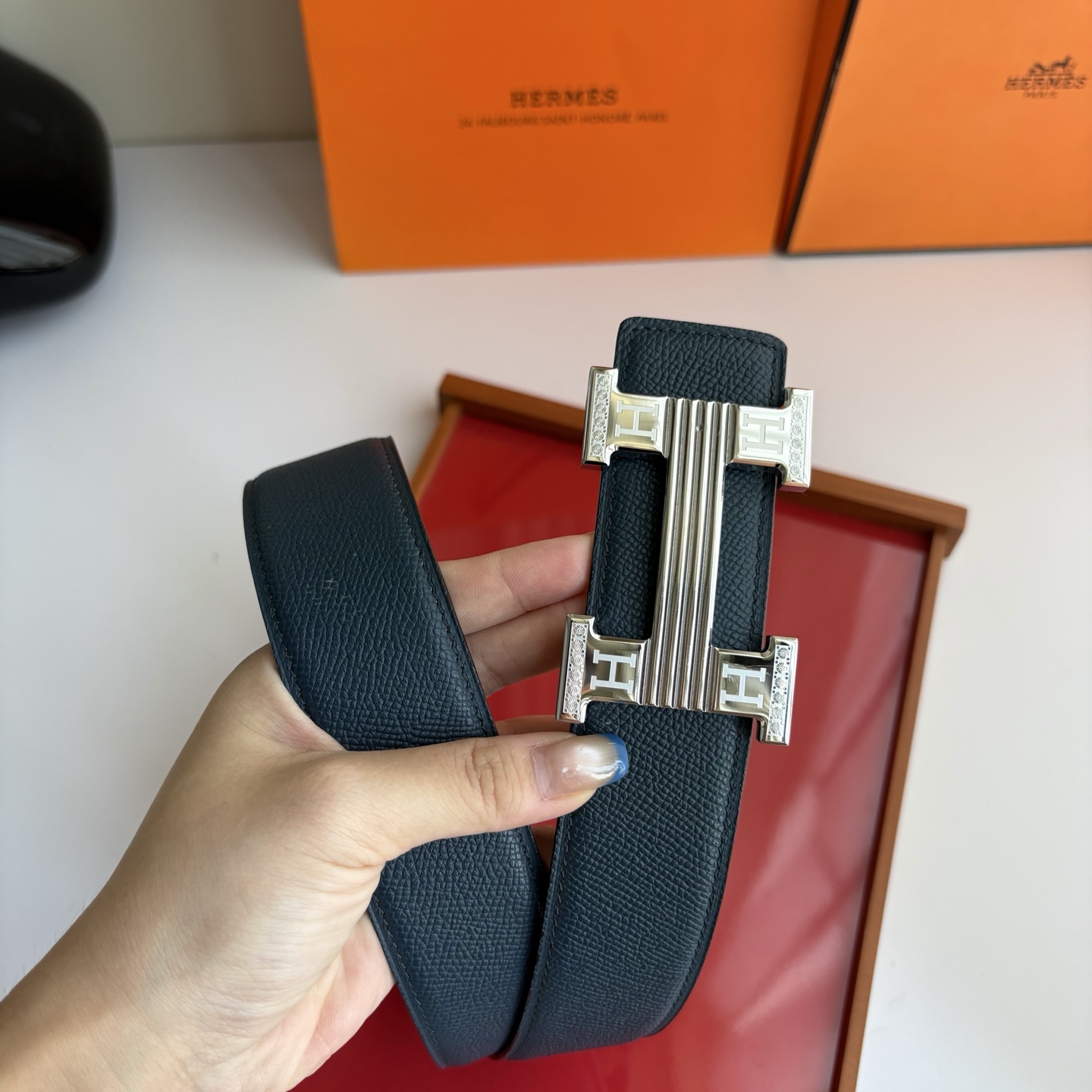 【爱马仕】Hermes 原单爱马仕，宽3.8cm进口原版皮带身，双面可用，精品电镀五金 ！