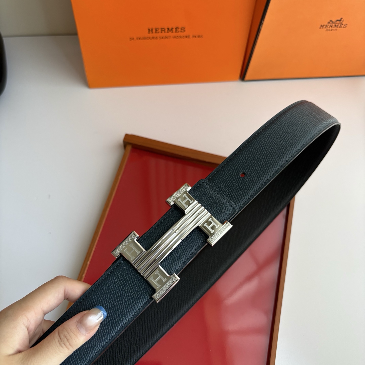 【爱马仕】Hermes 原单爱马仕，宽3.8cm进口原版皮带身，双面可用，精品电镀五金 ！