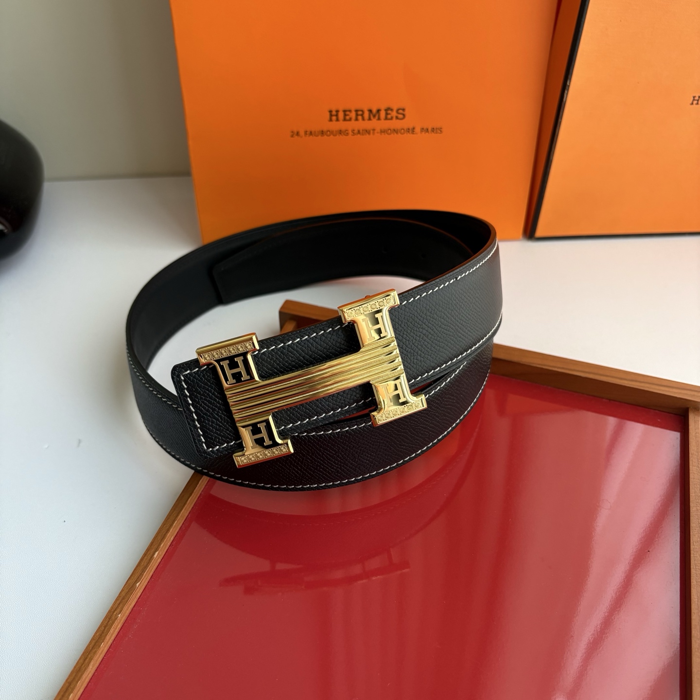 【爱马仕】Hermes 原单爱马仕，宽3.8cm进口原版皮带身，双面可用，精品电镀五金 ！