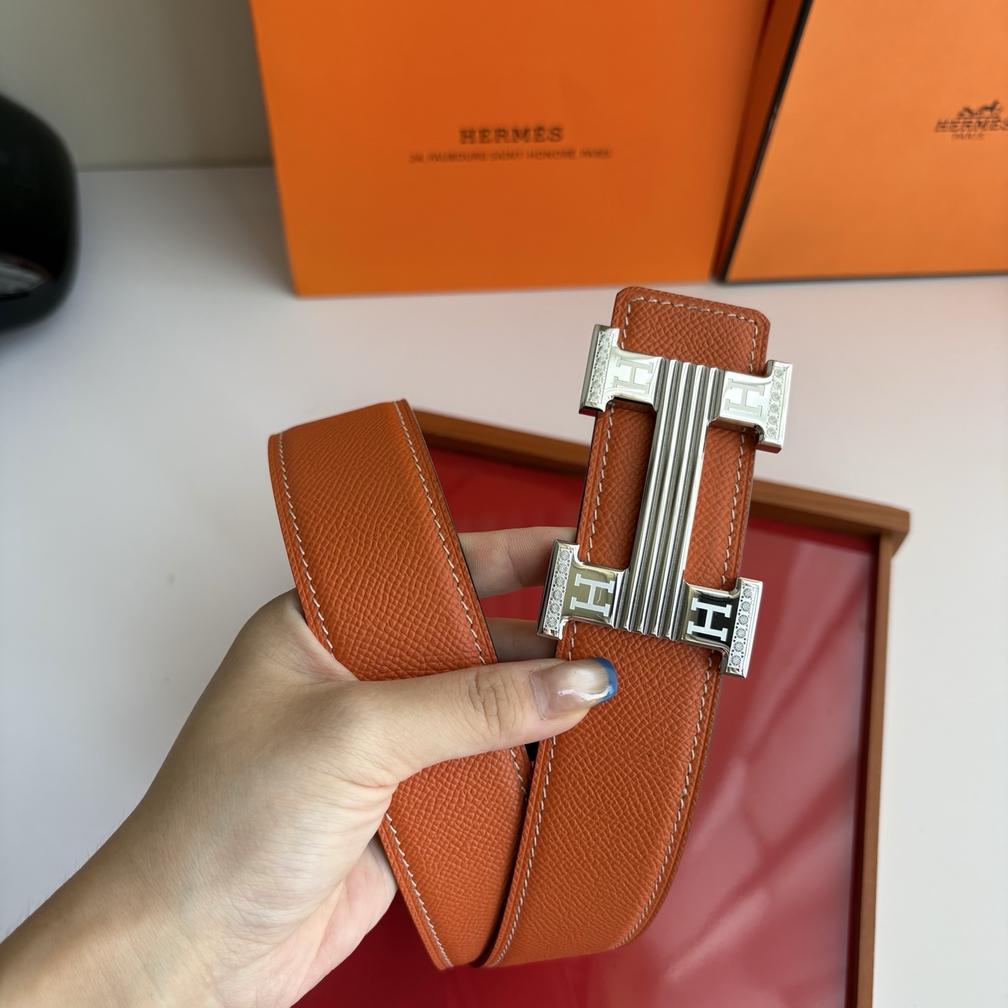 【爱马仕】Hermes 原单爱马仕，宽3.8cm进口原版皮带身，双面可用，精品电镀五金 ！