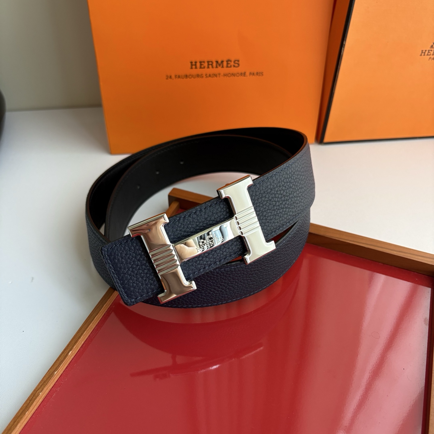 【爱马仕】Hermes 原单爱马仕，宽3.8cm进口原版皮带身，双面可用，精品电镀五金 ！