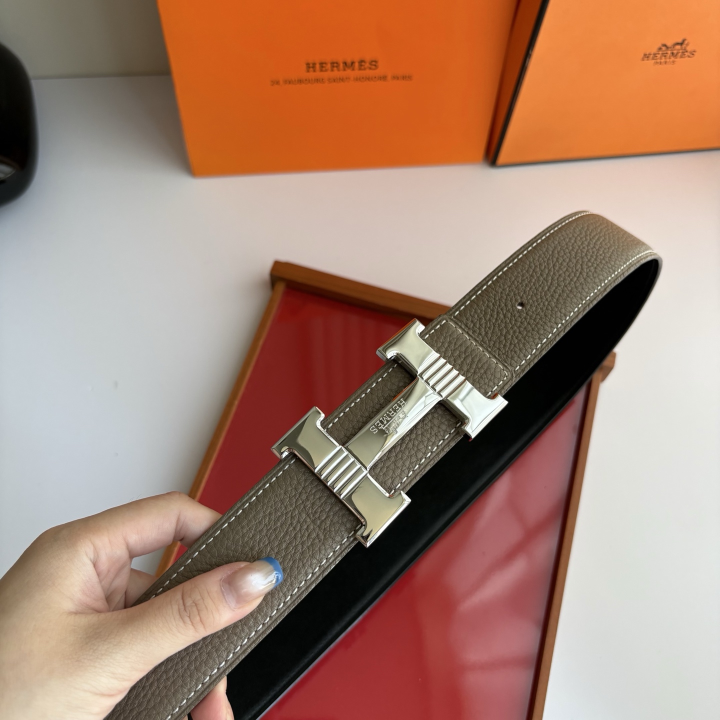 【爱马仕】Hermes 原单爱马仕，宽3.8cm进口原版皮带身，双面可用，精品电镀五金 ！