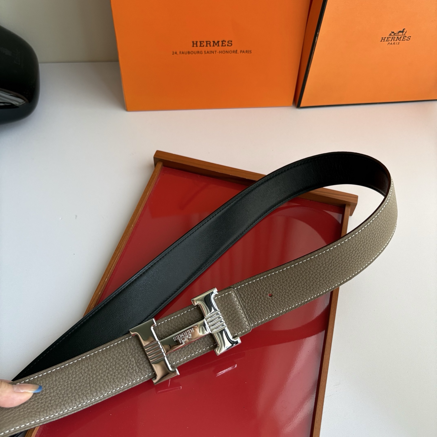 【爱马仕】Hermes 原单爱马仕，宽3.8cm进口原版皮带身，双面可用，精品电镀五金 ！