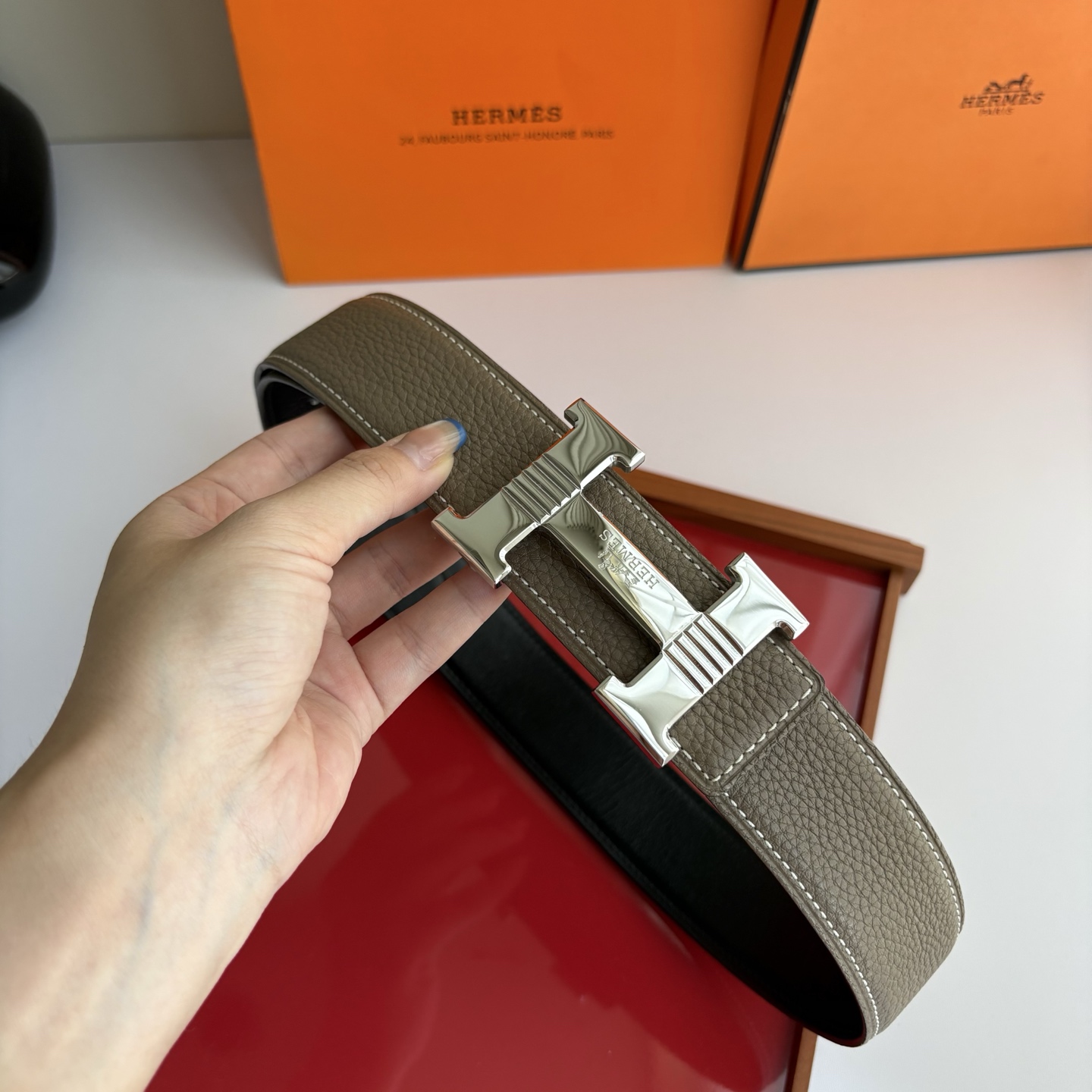 【爱马仕】Hermes 原单爱马仕，宽3.8cm进口原版皮带身，双面可用，精品电镀五金 ！