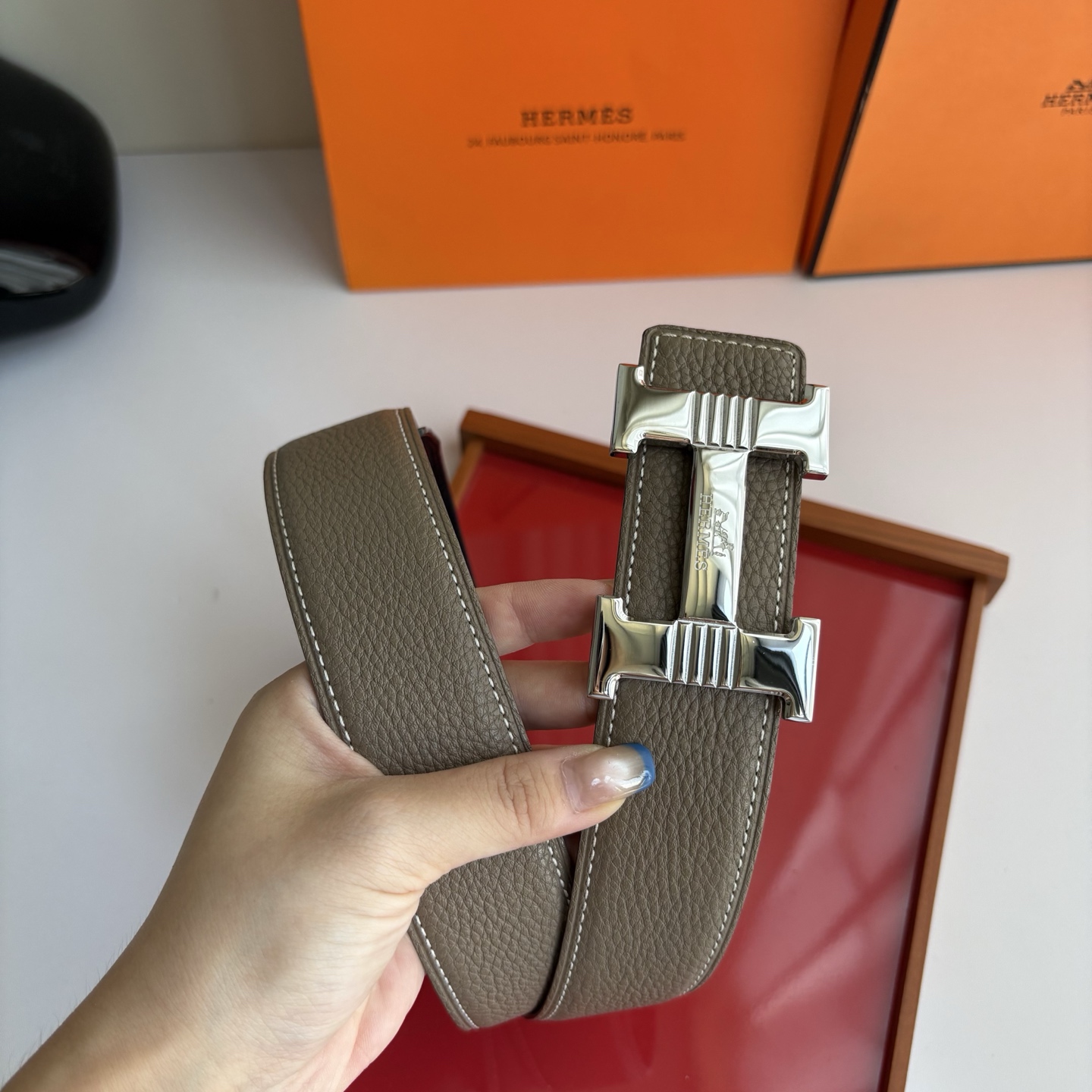 【爱马仕】Hermes 原单爱马仕，宽3.8cm进口原版皮带身，双面可用，精品电镀五金 ！