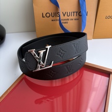 LOUIS VUITTON经典原单品质,一面经典压花一面原版皮底,搭配原单精品挂扣,精工制作,细节看图,实物拍摄,高端奢 LOUIS VUITTON经典原单品质,一面经典压花一面原版皮底,搭配原单精品挂扣,精工制作,细节看图,实物拍摄,高端奢