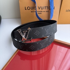 LOUIS VUITTON经典原单品质,一面经典印花一面原版皮底,搭配原单精品挂扣,精工制作,细节看图,实物拍摄,高端奢 LOUIS VUITTON经典原单品质,一面经典印花一面原版皮底,搭配原单精品挂扣,精工制作,细节看图,实物拍摄,高端奢