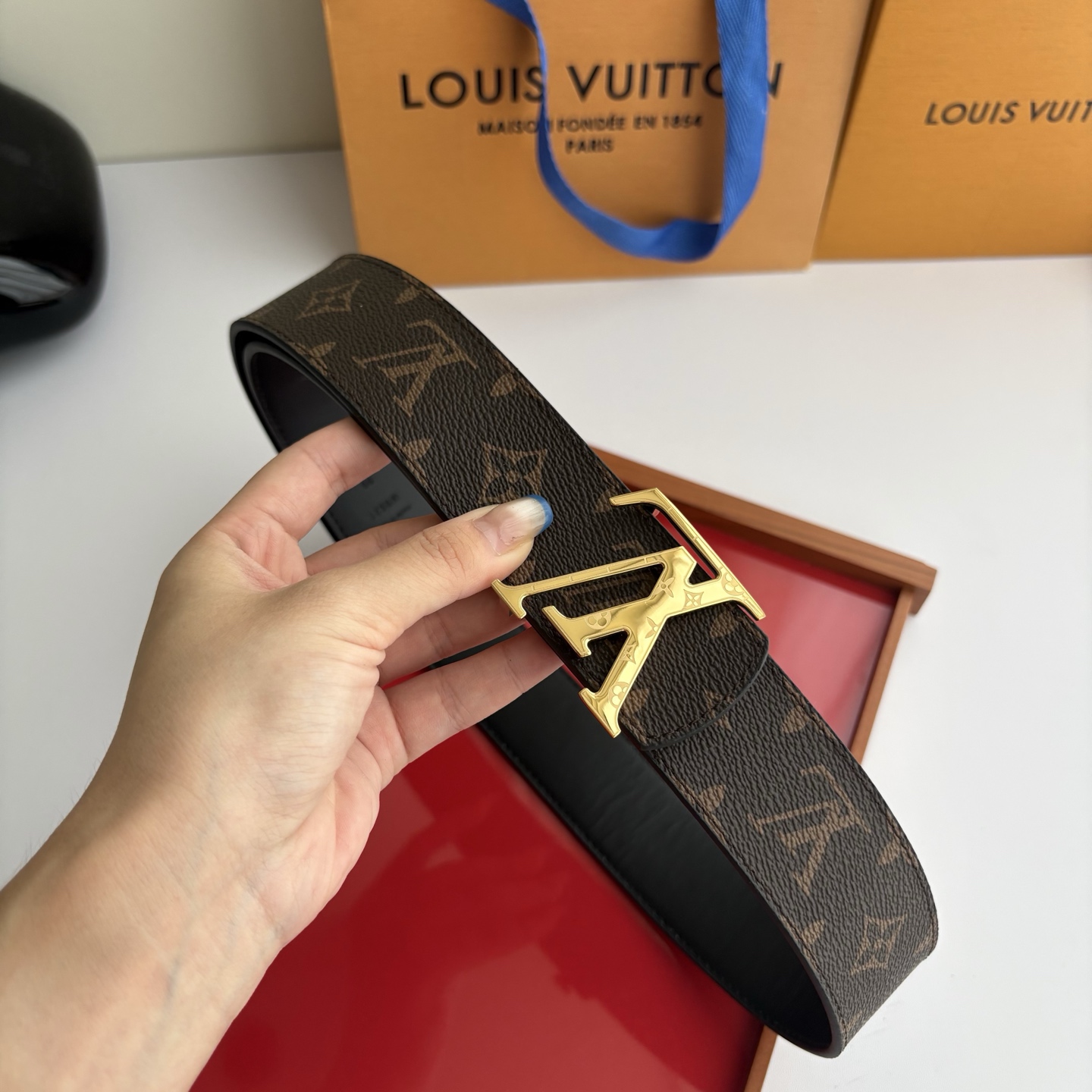 LOUIS VUITTON经典原单品质，一面经典印花一面原版皮底，搭配原单精品挂扣，精工制作，细节看图，实物拍摄，高端奢