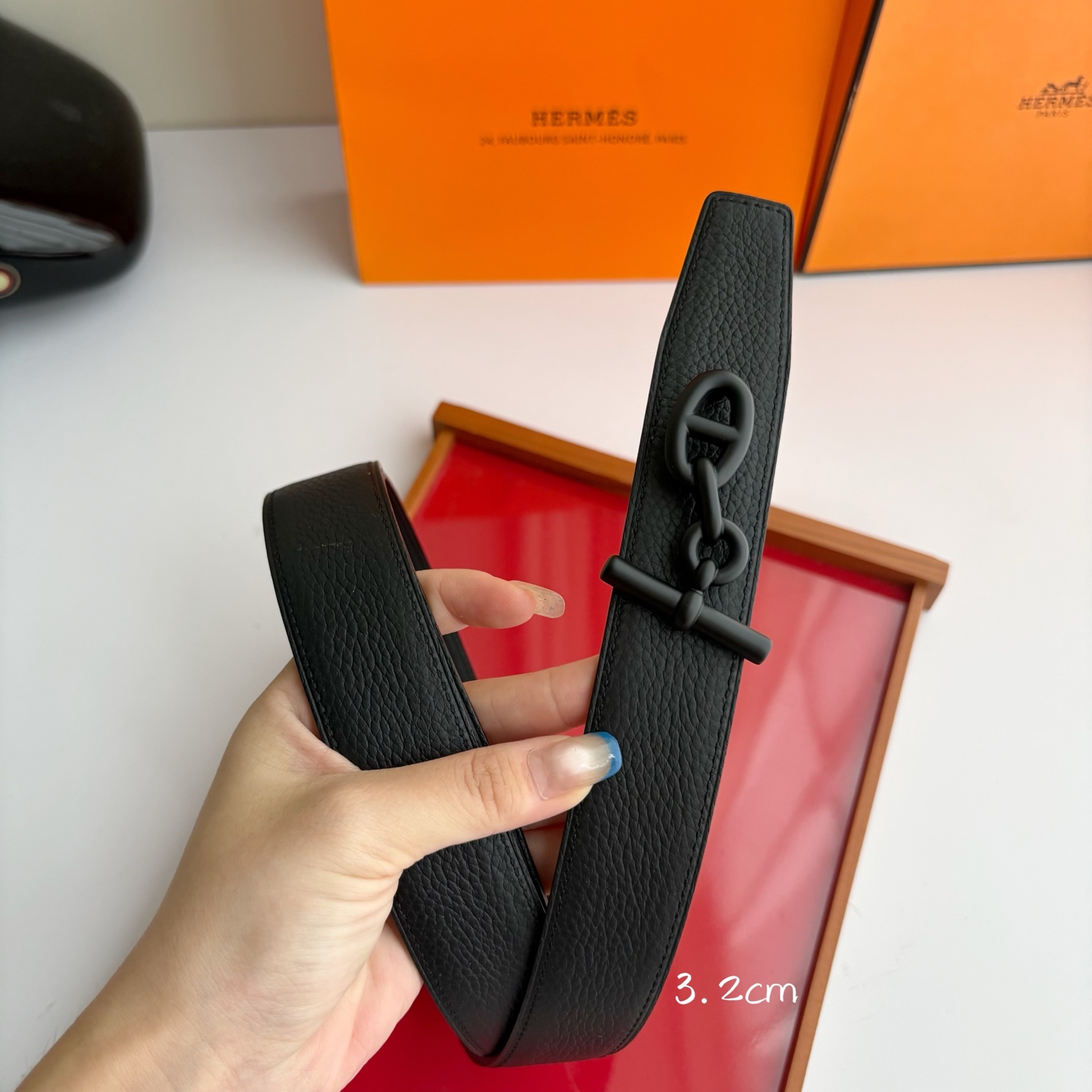 【爱马仕】Hermes 原单爱马仕，宽3.2cm进口原版皮带身，双面可两面用，精品电镀五金 ！