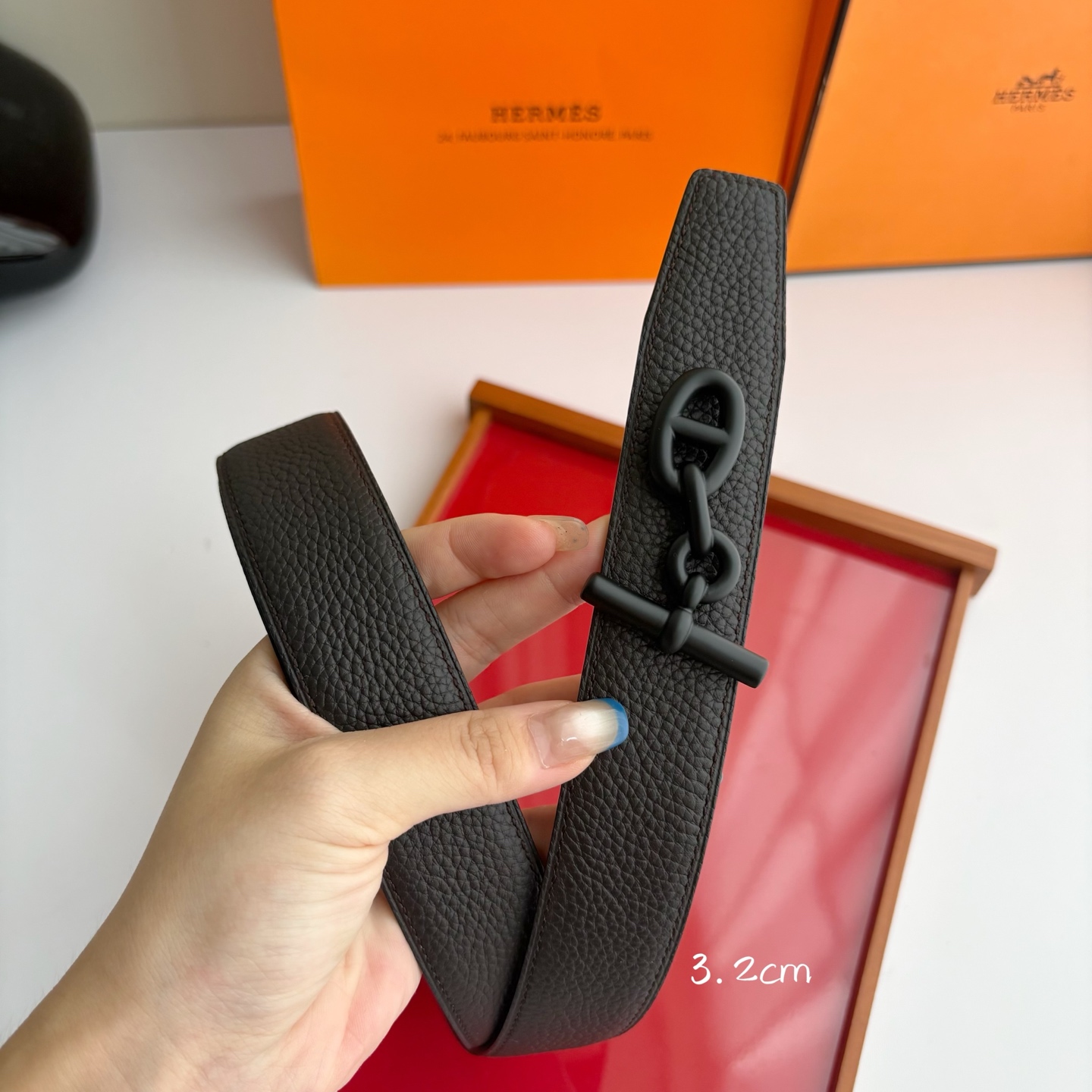 【爱马仕】Hermes 原单爱马仕，宽3.2cm进口原版皮带身，双面可两面用，精品电镀五金 ！
