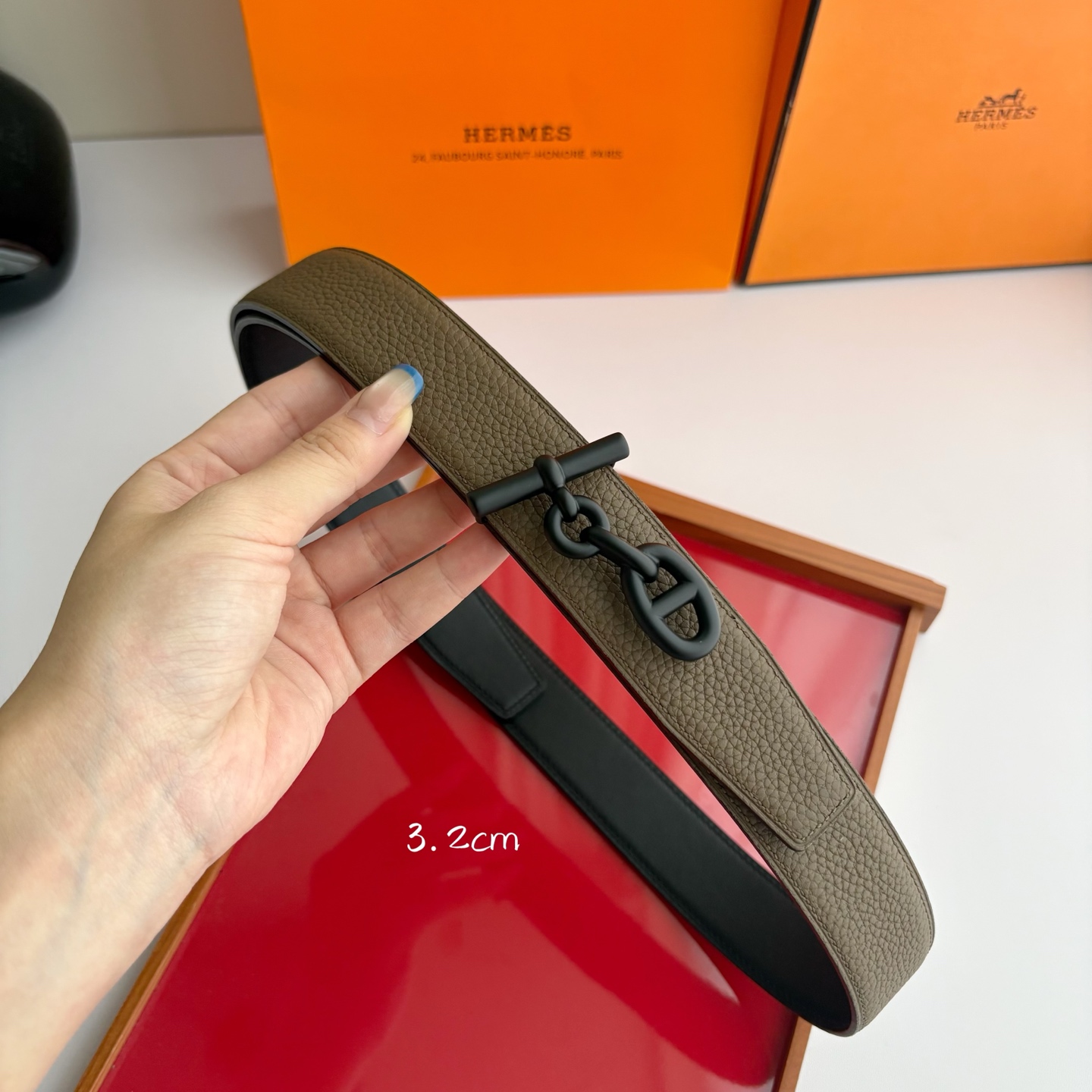 【爱马仕】Hermes 原单爱马仕，宽3.2cm进口原版皮带身，双面可两面用，精品电镀五金 ！