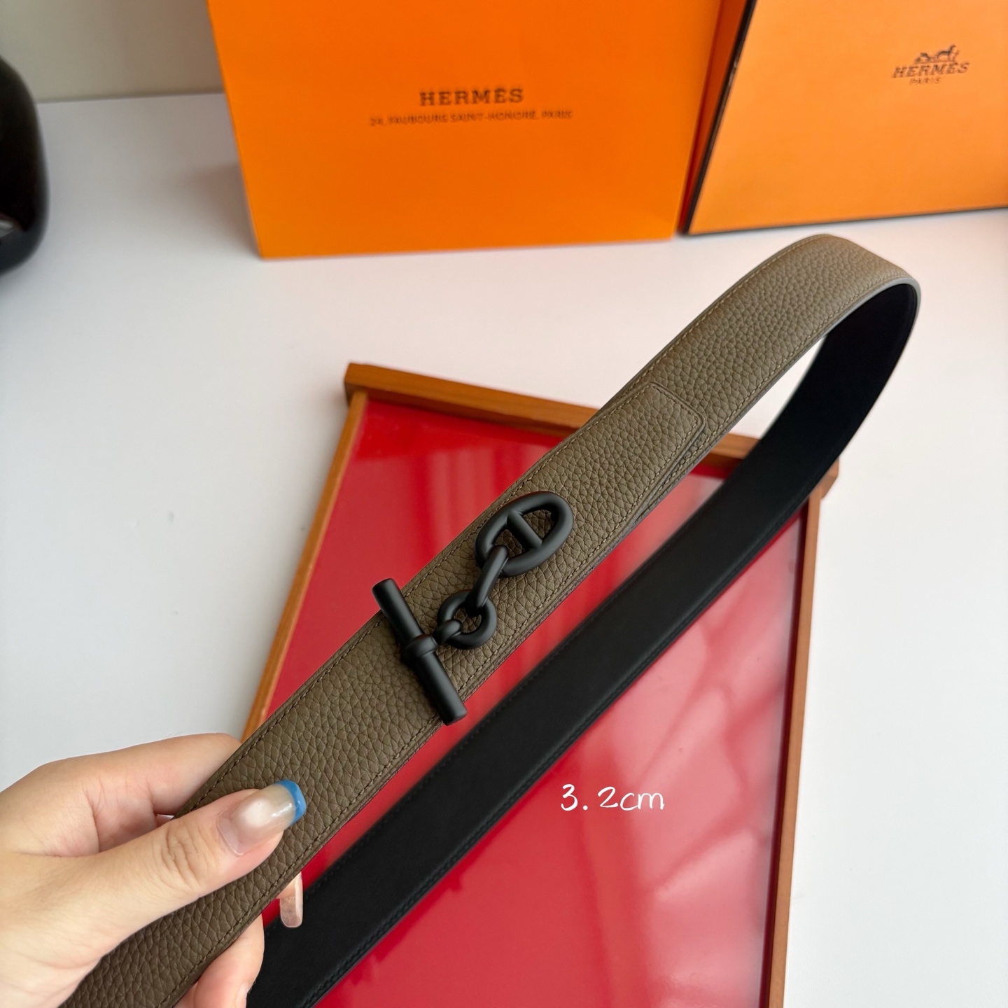 【爱马仕】Hermes 原单爱马仕，宽3.2cm进口原版皮带身，双面可两面用，精品电镀五金 ！