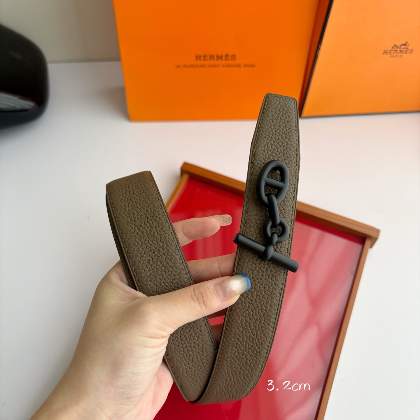 【爱马仕】Hermes 原单爱马仕，宽3.2cm进口原版皮带身，双面可两面用，精品电镀五金 ！