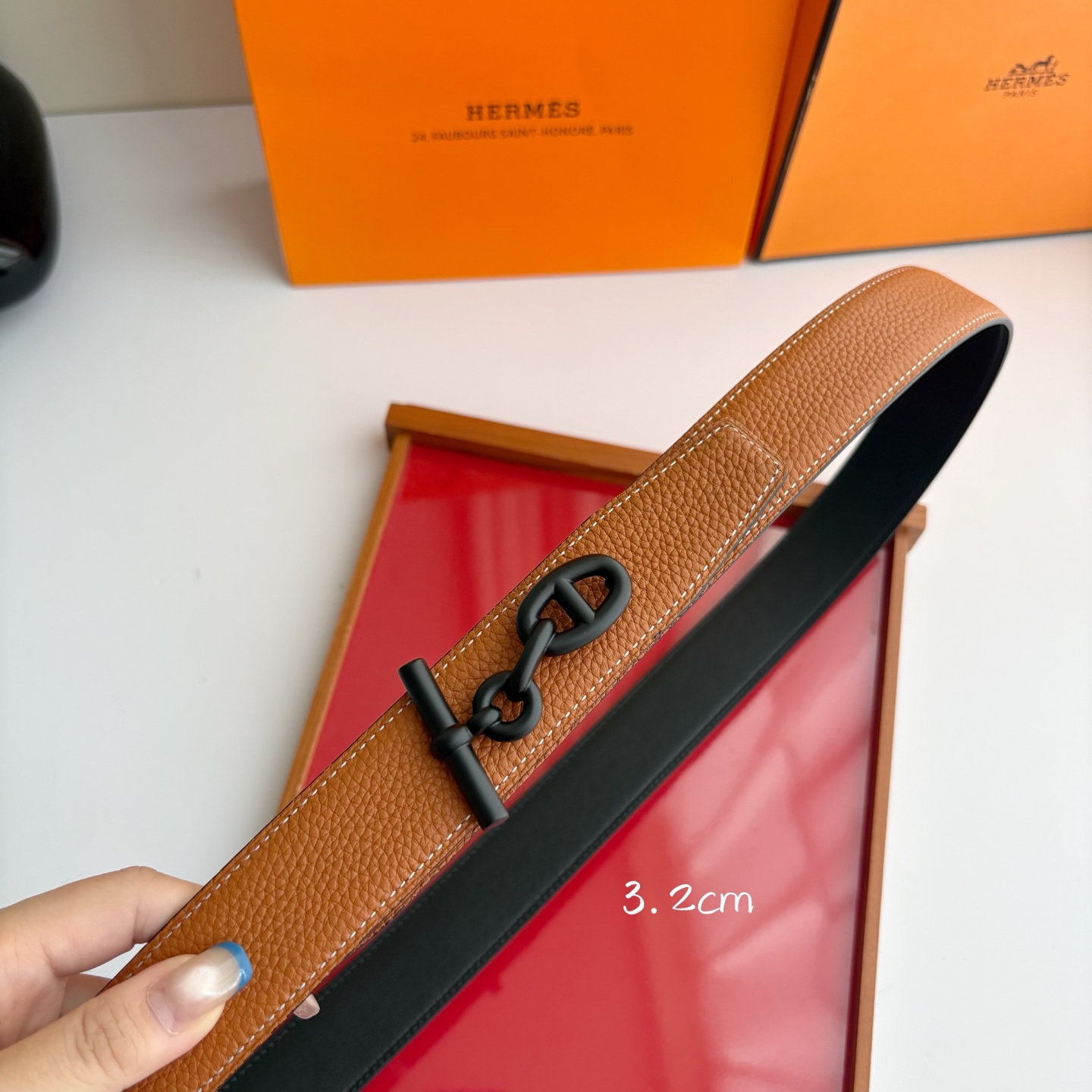 【爱马仕】Hermes 原单爱马仕，宽3.2cm进口原版皮带身，双面可两面用，精品电镀五金 ！