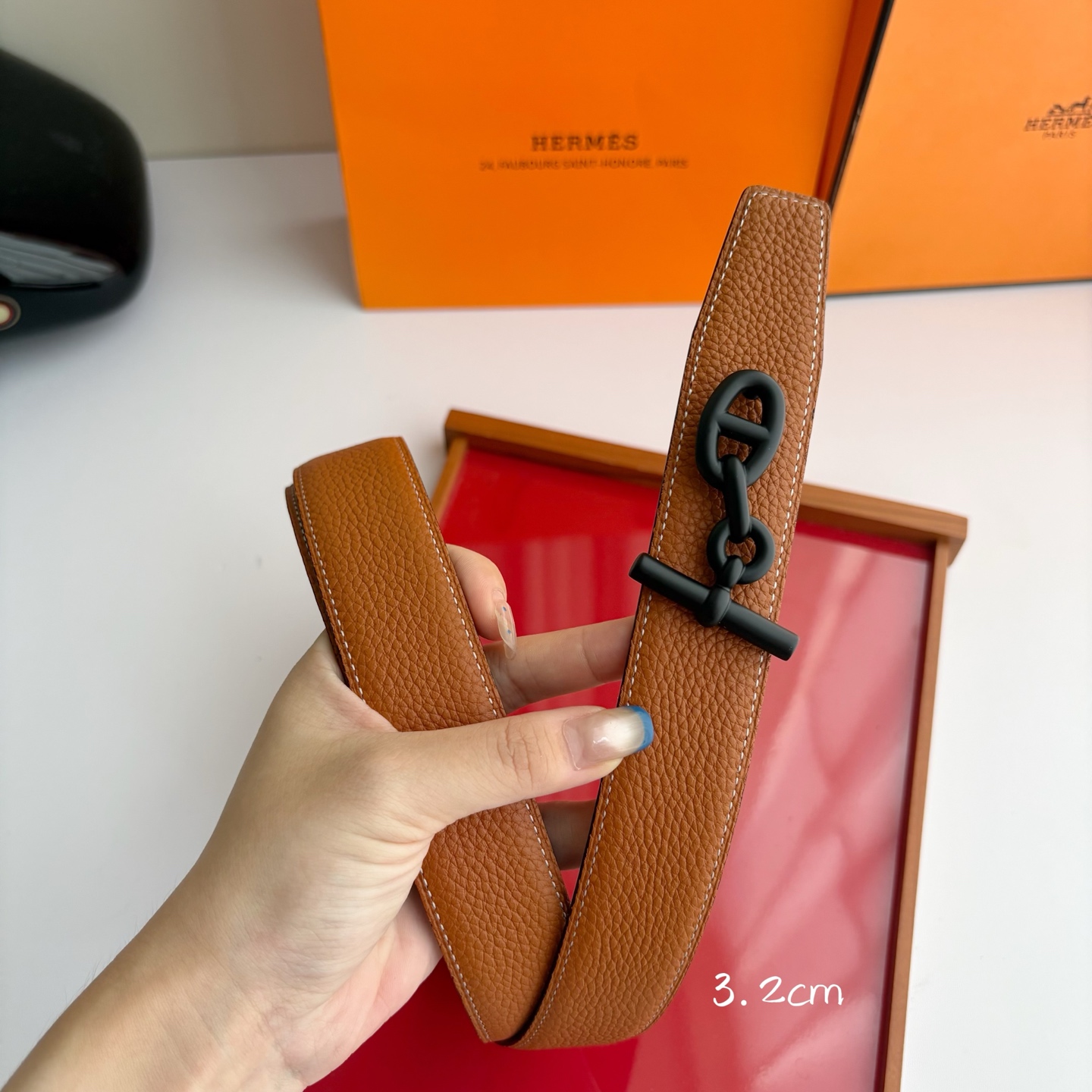 【爱马仕】Hermes 原单爱马仕，宽3.2cm进口原版皮带身，双面可两面用，精品电镀五金 ！
