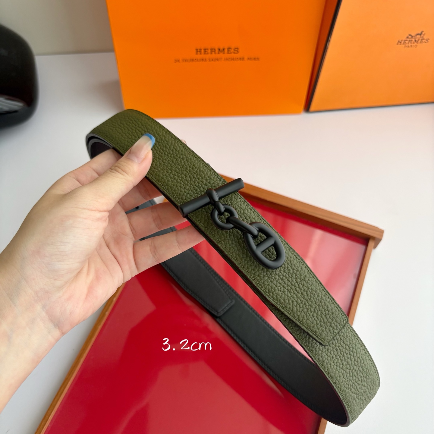 【爱马仕】Hermes 原单爱马仕，宽3.2cm进口原版皮带身，双面可两面用，精品电镀五金 ！