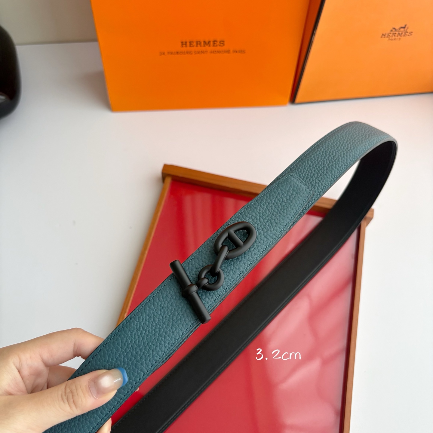 【爱马仕】Hermes 原单爱马仕，宽3.2cm进口原版皮带身，双面可两面用，精品电镀五金 ！