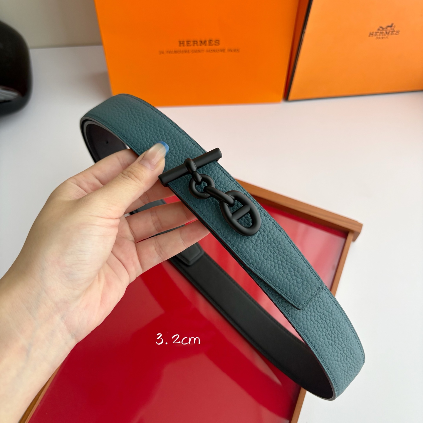 【爱马仕】Hermes 原单爱马仕，宽3.2cm进口原版皮带身，双面可两面用，精品电镀五金 ！