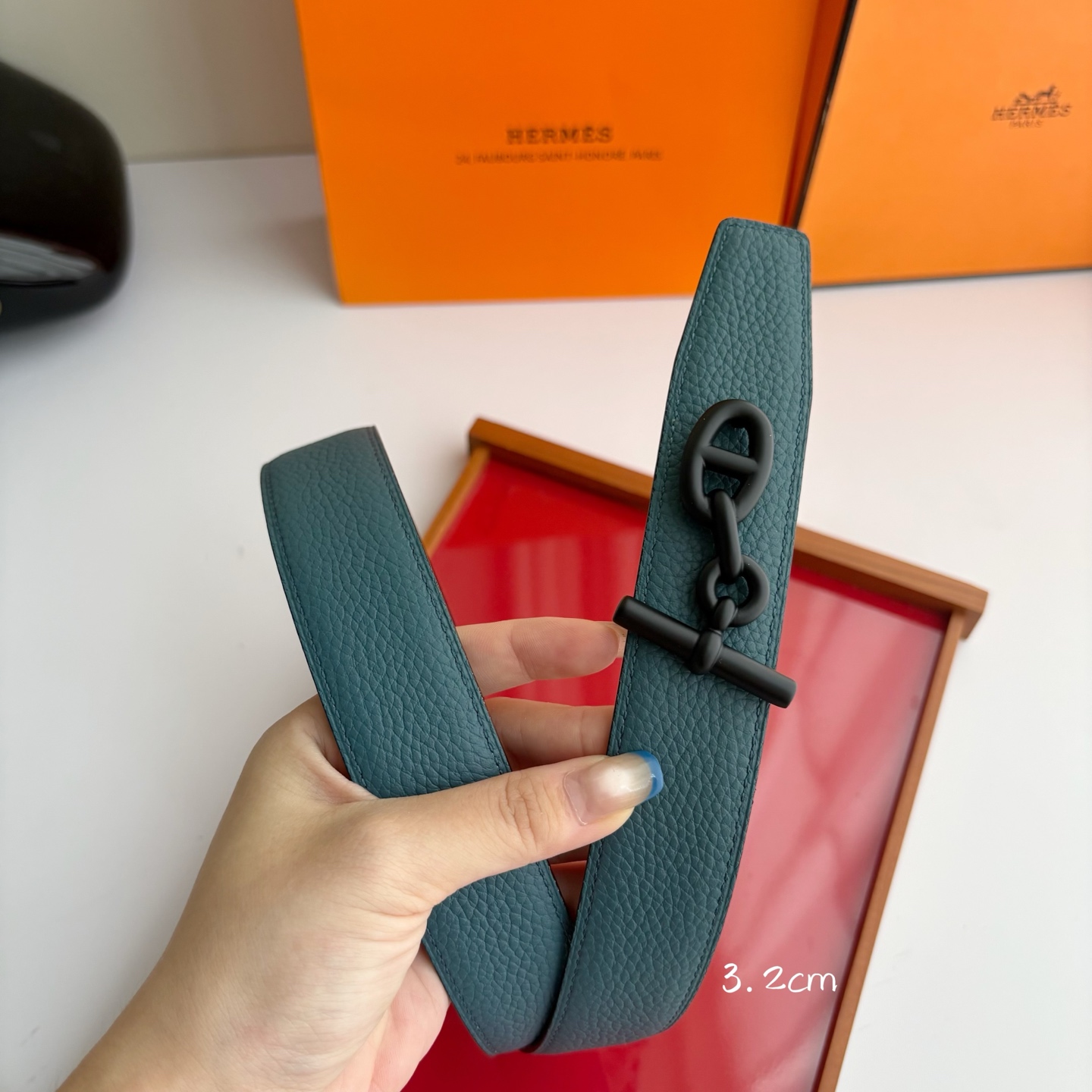【爱马仕】Hermes 原单爱马仕，宽3.2cm进口原版皮带身，双面可两面用，精品电镀五金 ！