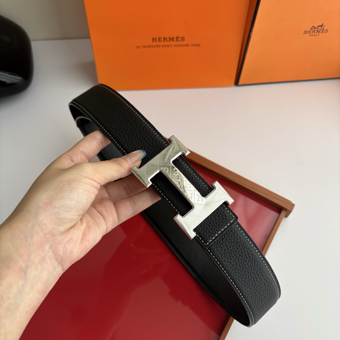 【爱马仕】Hermes 原单爱马仕，宽3.8cm进口原版皮带身，双面可两面用，精品电镀五金 ！