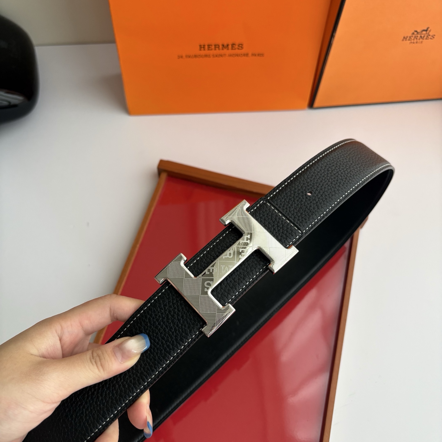 【爱马仕】Hermes 原单爱马仕，宽3.8cm进口原版皮带身，双面可两面用，精品电镀五金 ！