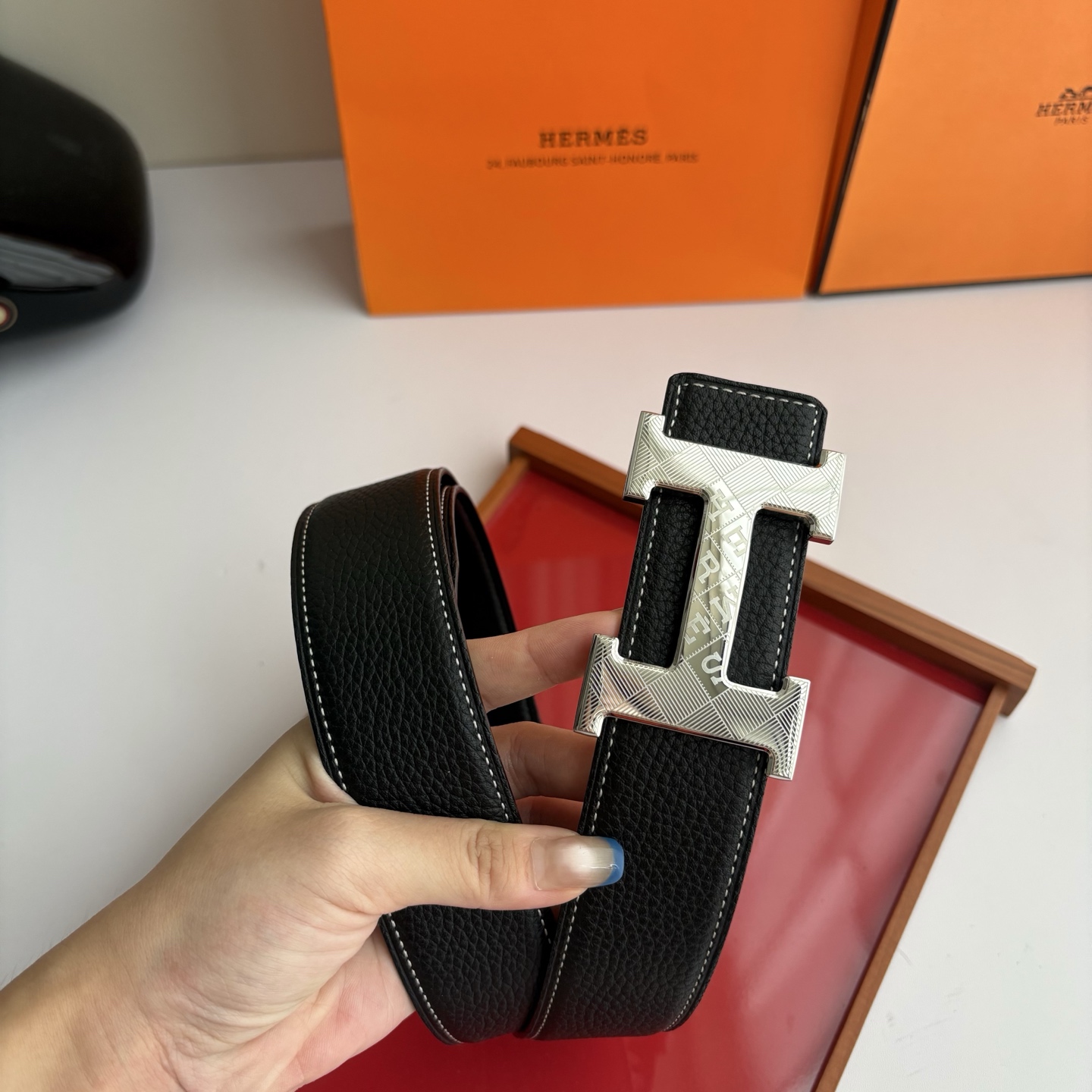 【爱马仕】Hermes 原单爱马仕，宽3.8cm进口原版皮带身，双面可两面用，精品电镀五金 ！