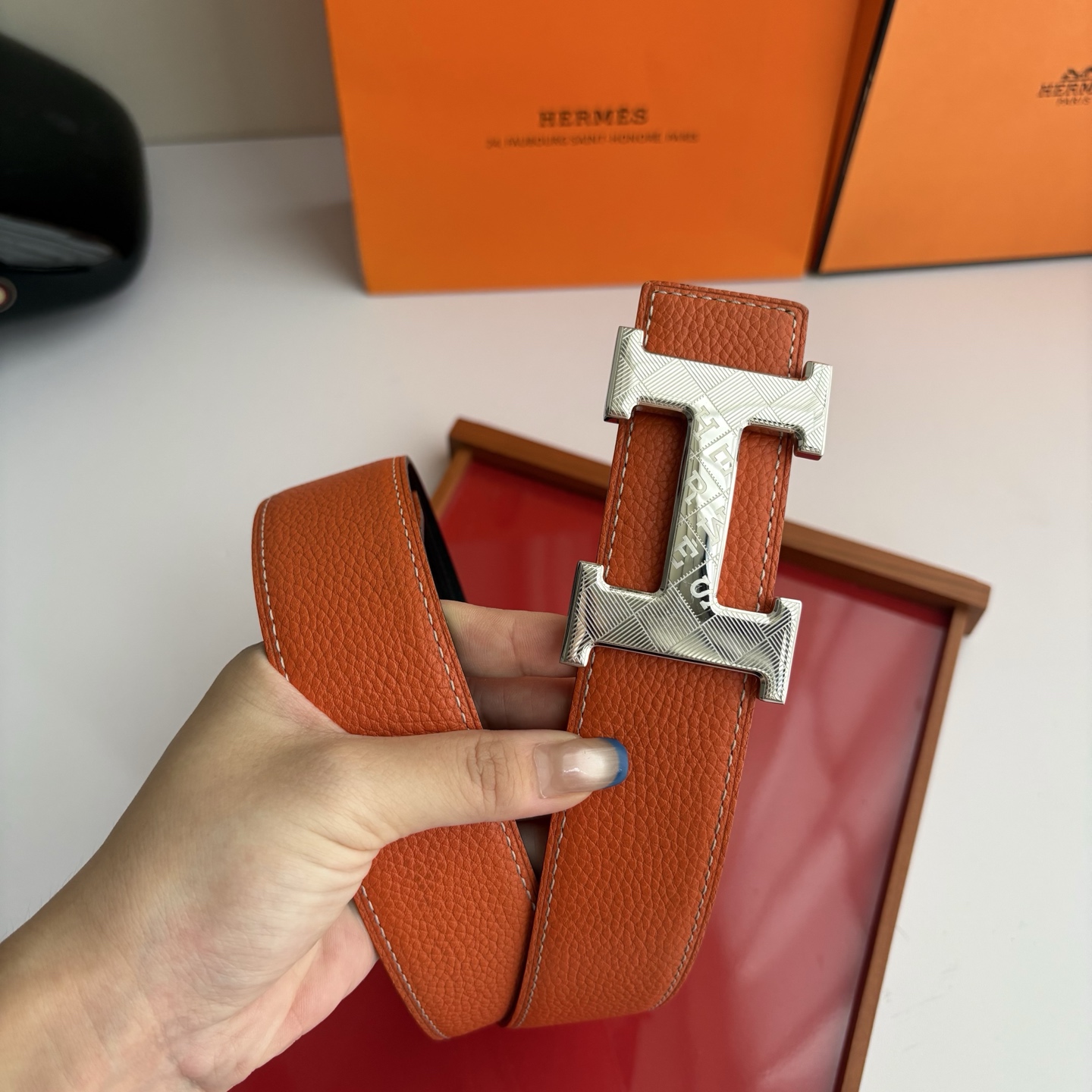 【爱马仕】Hermes 原单爱马仕，宽3.8cm进口原版皮带身，双面可两面用，精品电镀五金 ！