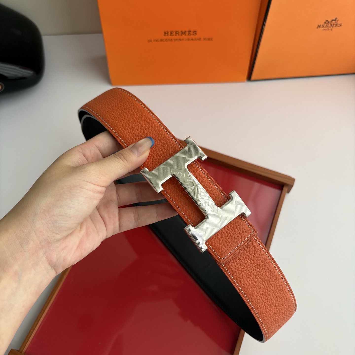 【爱马仕】Hermes 原单爱马仕，宽3.8cm进口原版皮带身，双面可两面用，精品电镀五金 ！