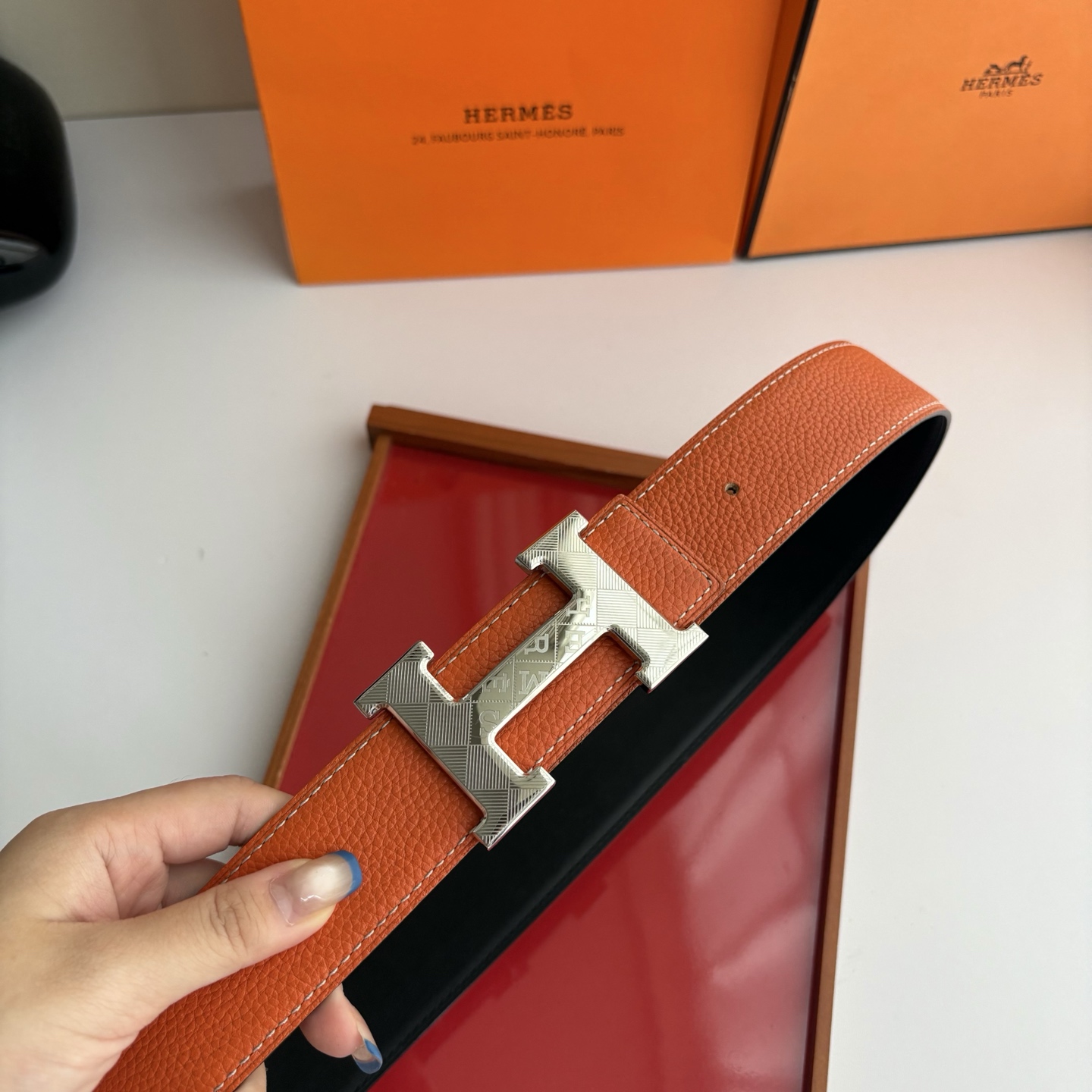 【爱马仕】Hermes 原单爱马仕，宽3.8cm进口原版皮带身，双面可两面用，精品电镀五金 ！