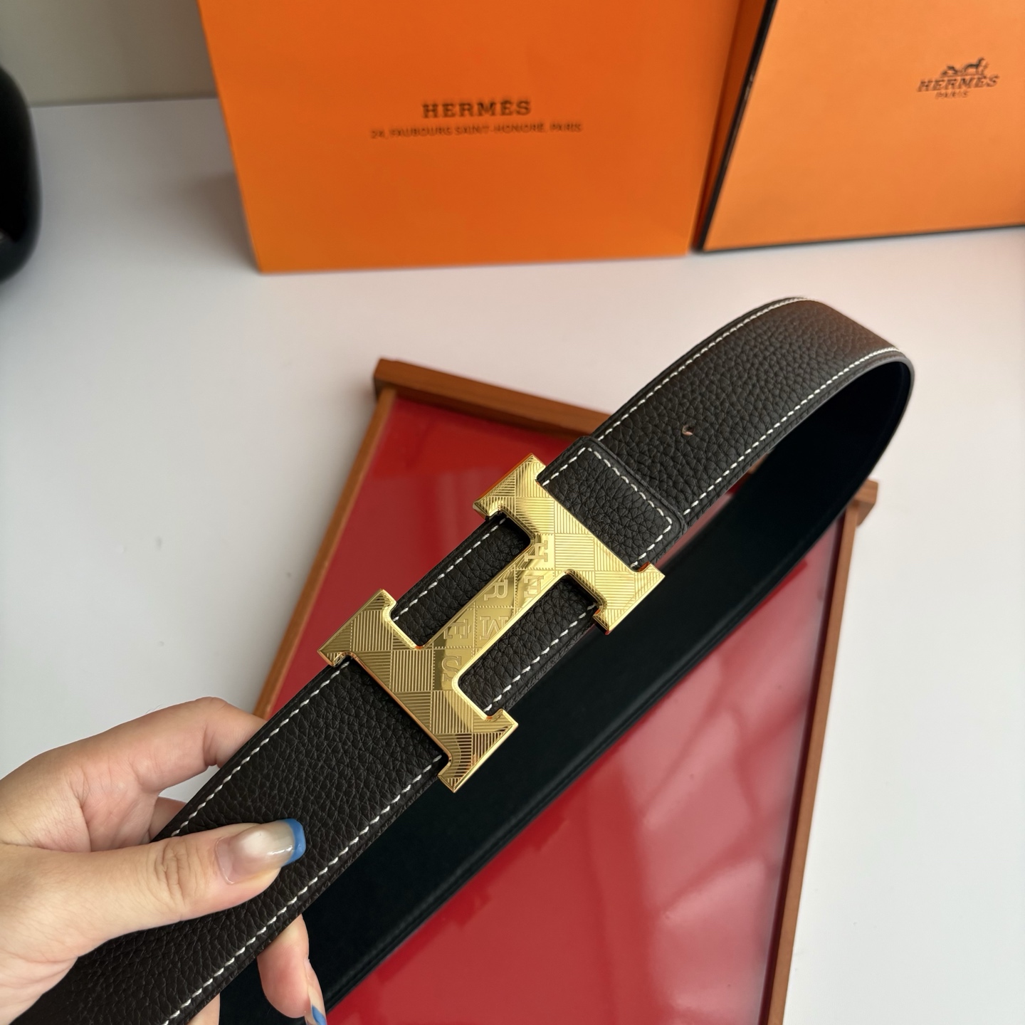 【爱马仕】Hermes 原单爱马仕，宽3.8cm进口原版皮带身，双面可两面用，精品电镀五金 ！