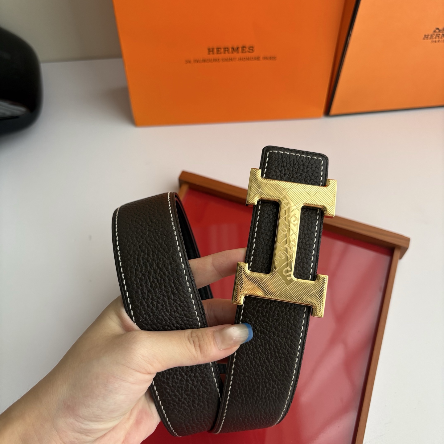 【爱马仕】Hermes 原单爱马仕，宽3.8cm进口原版皮带身，双面可两面用，精品电镀五金 ！