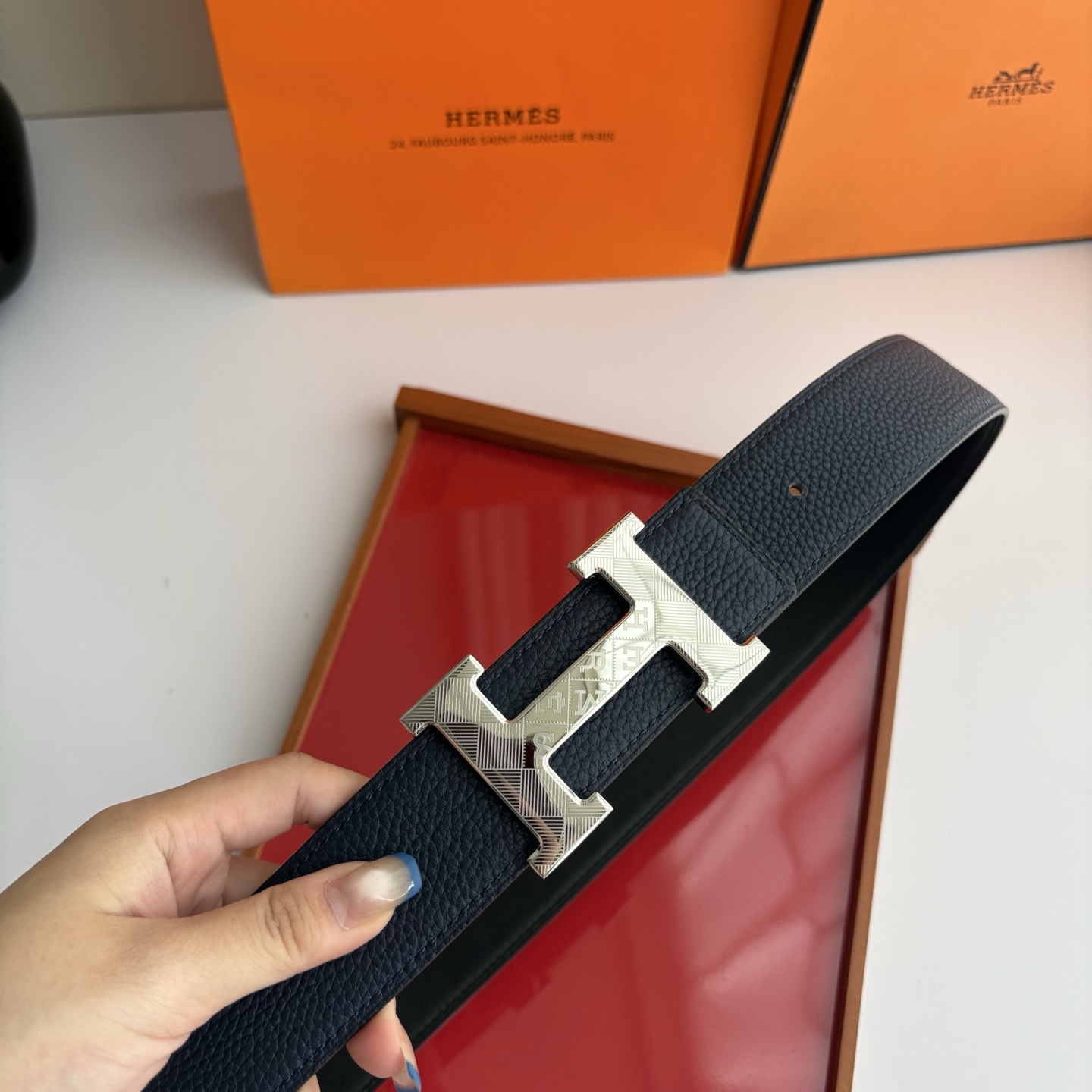 【爱马仕】Hermes 原单爱马仕，宽3.8cm进口原版皮带身，双面可两面用，精品电镀五金 ！