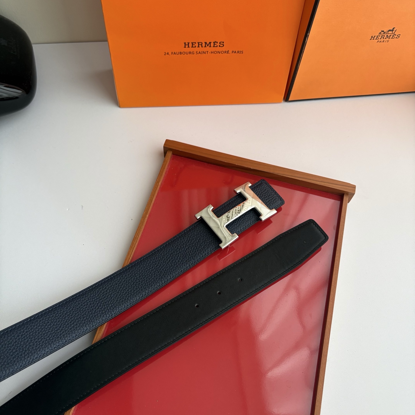 【爱马仕】Hermes 原单爱马仕，宽3.8cm进口原版皮带身，双面可两面用，精品电镀五金 ！