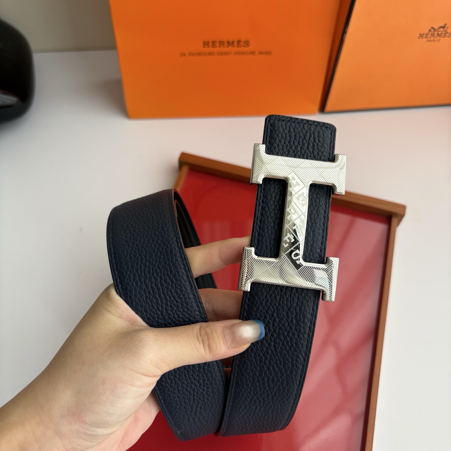 【爱马仕】Hermes 原单爱马仕，宽3.8cm进口原版皮带身，双面可两面用，精品电镀五金 ！