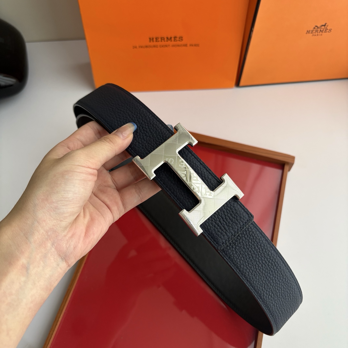 【爱马仕】Hermes 原单爱马仕，宽3.8cm进口原版皮带身，双面可两面用，精品电镀五金 ！