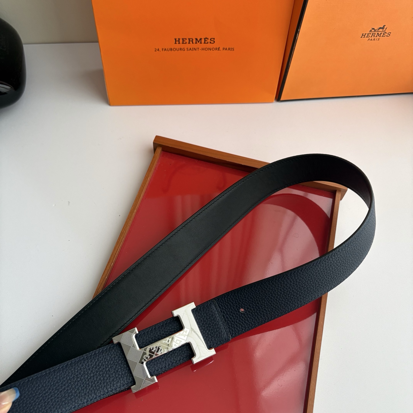 【爱马仕】Hermes 原单爱马仕，宽3.8cm进口原版皮带身，双面可两面用，精品电镀五金 ！