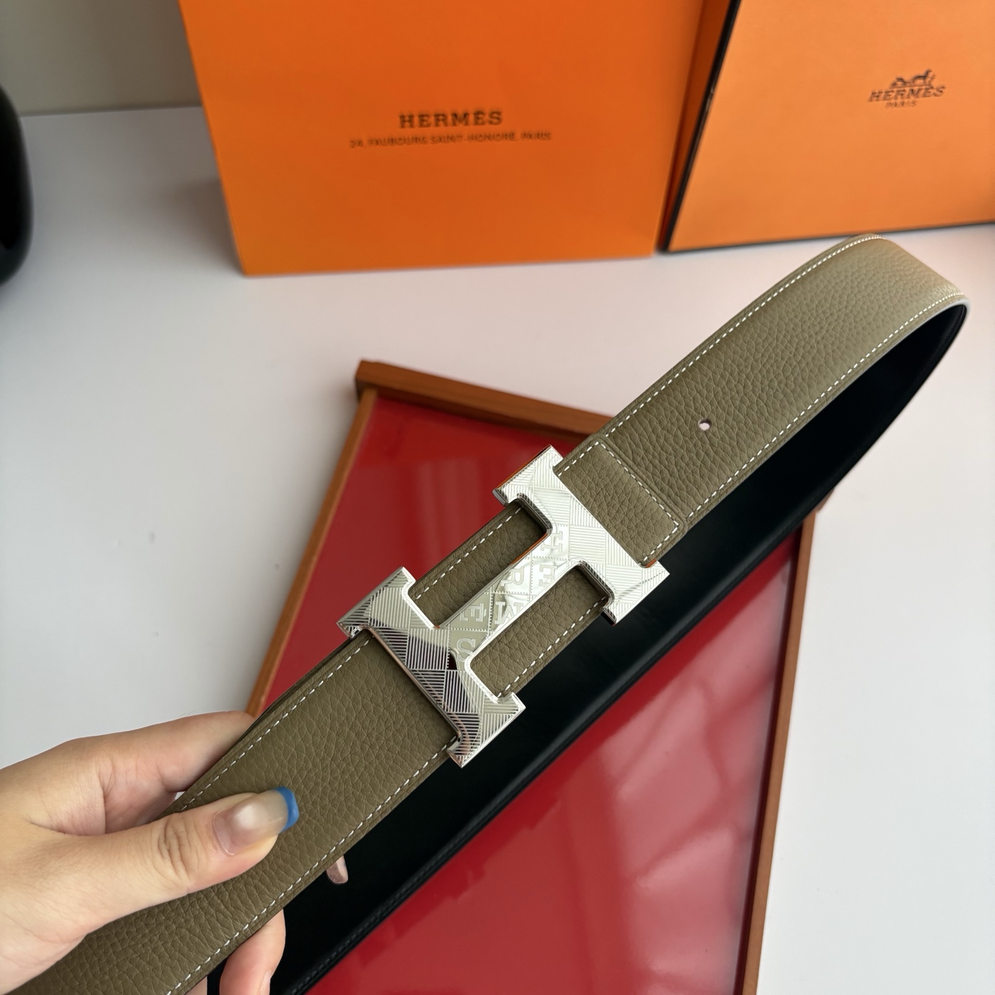 【爱马仕】Hermes 原单爱马仕，宽3.8cm进口原版皮带身，双面可两面用，精品电镀五金 ！