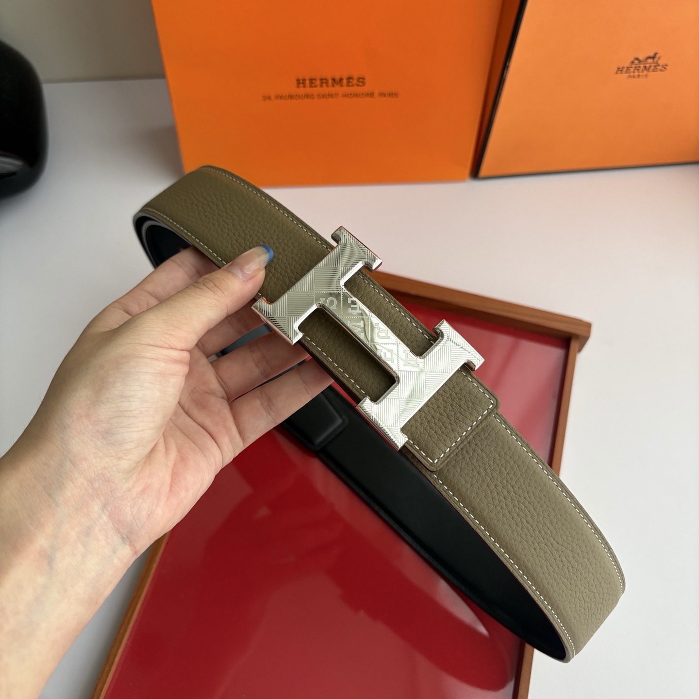 【爱马仕】Hermes 原单爱马仕，宽3.8cm进口原版皮带身，双面可两面用，精品电镀五金 ！